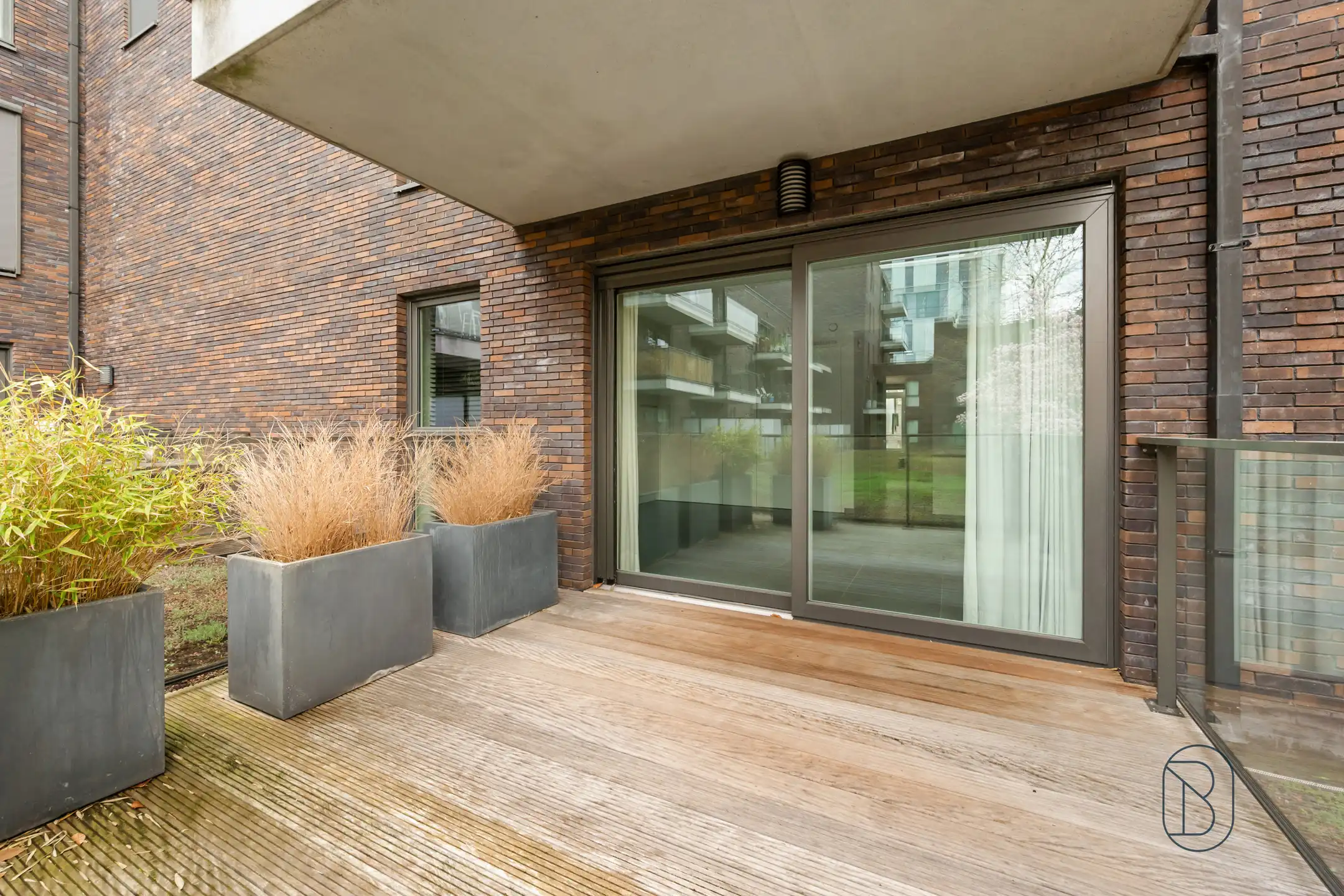 Recent instapklaar appartement met terras op De Munt in Roeselare! foto 3