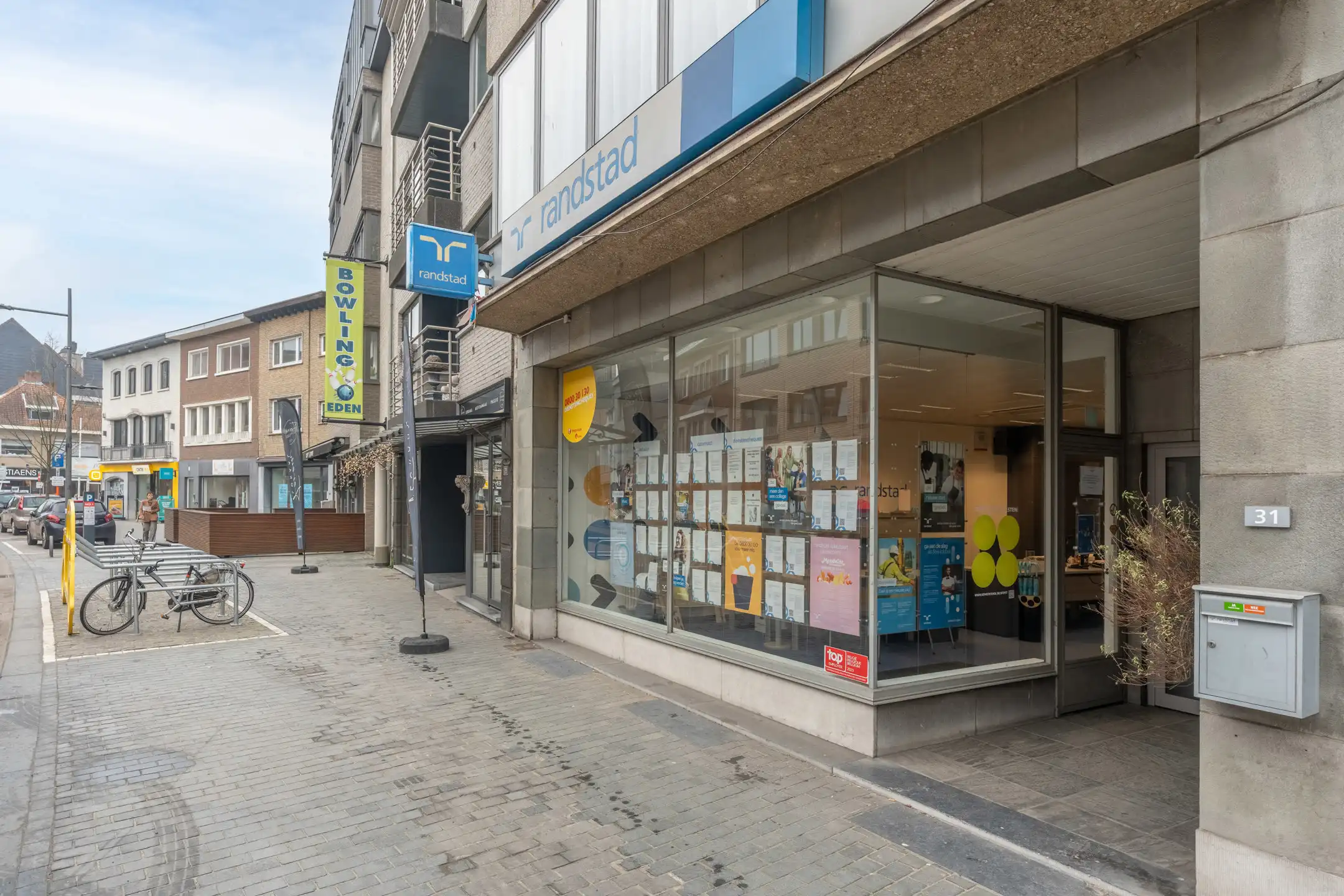 Centraal gelegen kantoorruimte op ideale locatie te Mol. foto 2