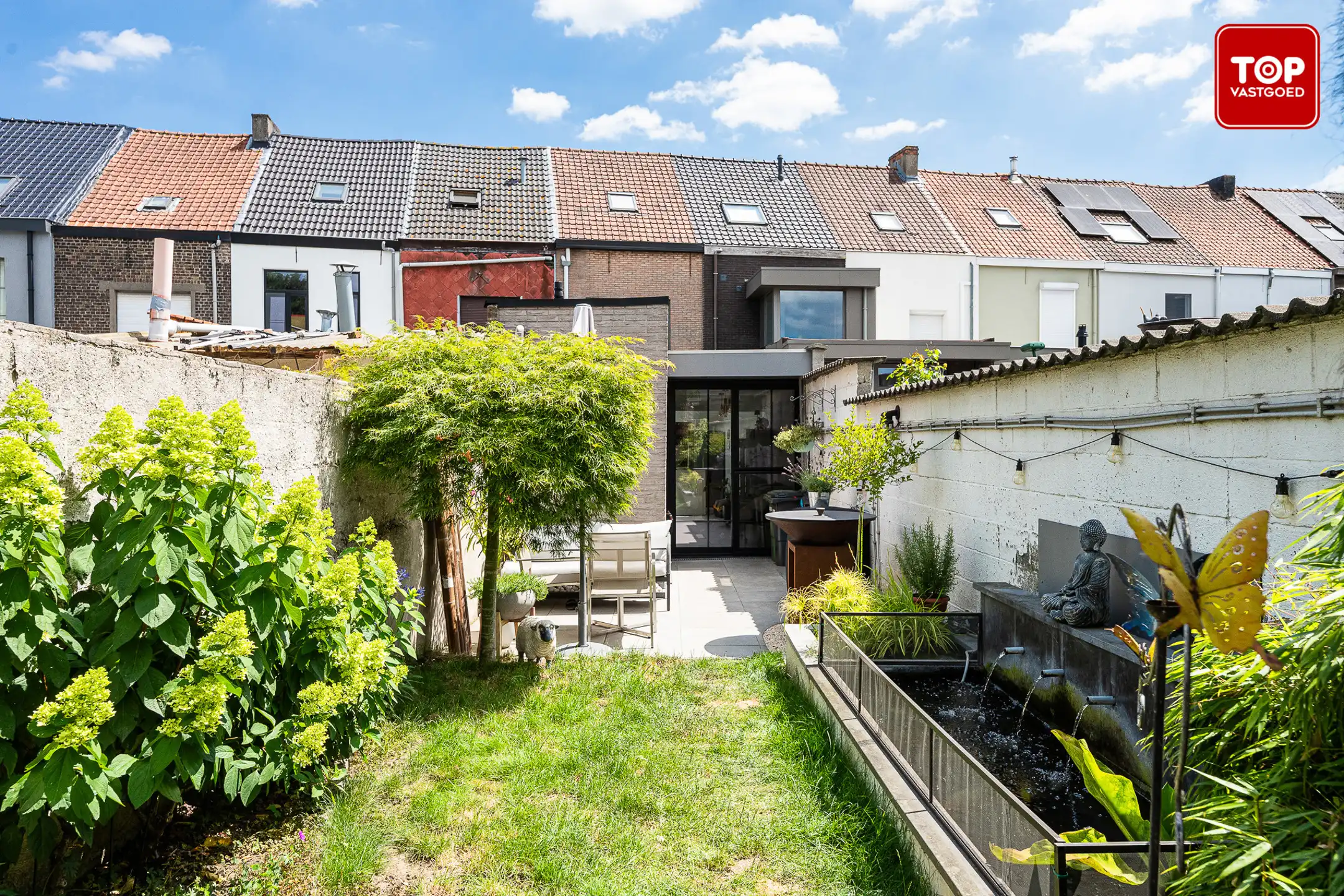 Hoofdfoto van de publicatie: Instapklare woning met mooi aangelegde tuin. 