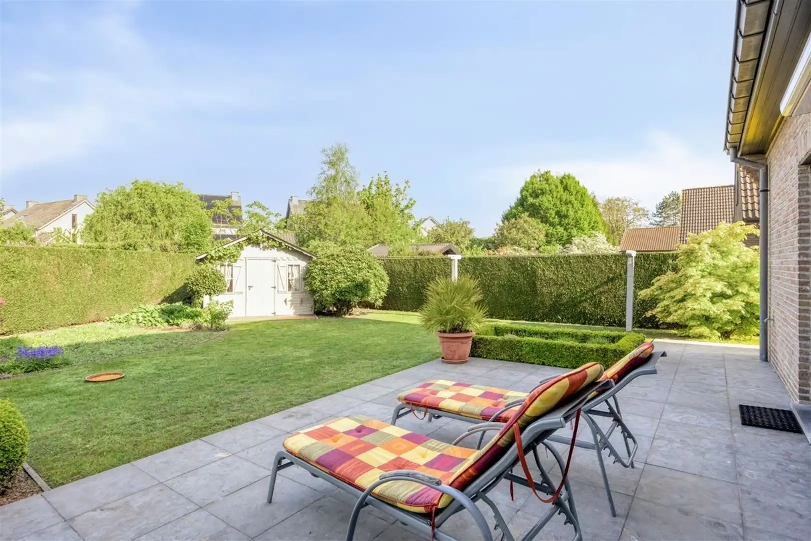 Rustig gelegen, goed onderhouden villa met 4 slaapkamers op 761 m². foto 22