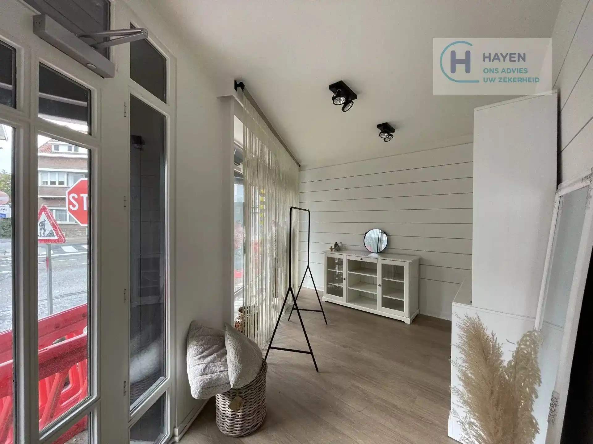 Commerciële hoekwoning met sterke zichtlocatie foto 6