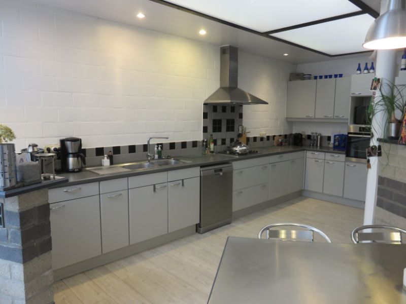 Ruime woning met 4 slaapkamers foto 10
