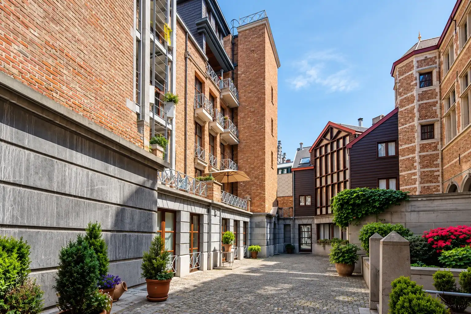 Appartement met terras en staanplaats in karaktervol historisch gebouw foto 3
