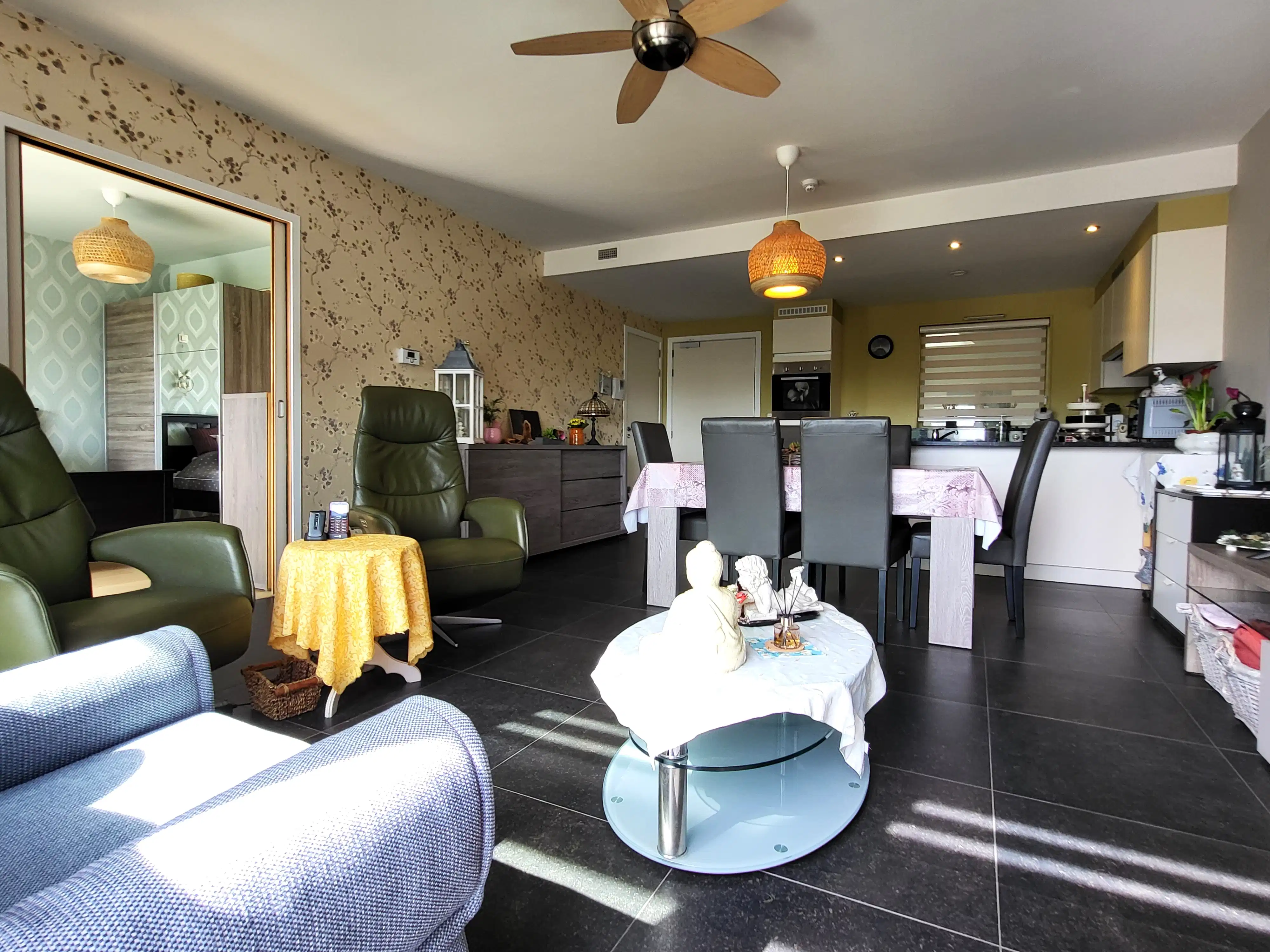 Instapklaar en energiezuinig appartement (66 m²) met zuidgerichte terrassen, ideaal gelegen in een rustige dorpsomgeving op wandelafstand van winkels, openbaar vervoer en scholen.  foto 8