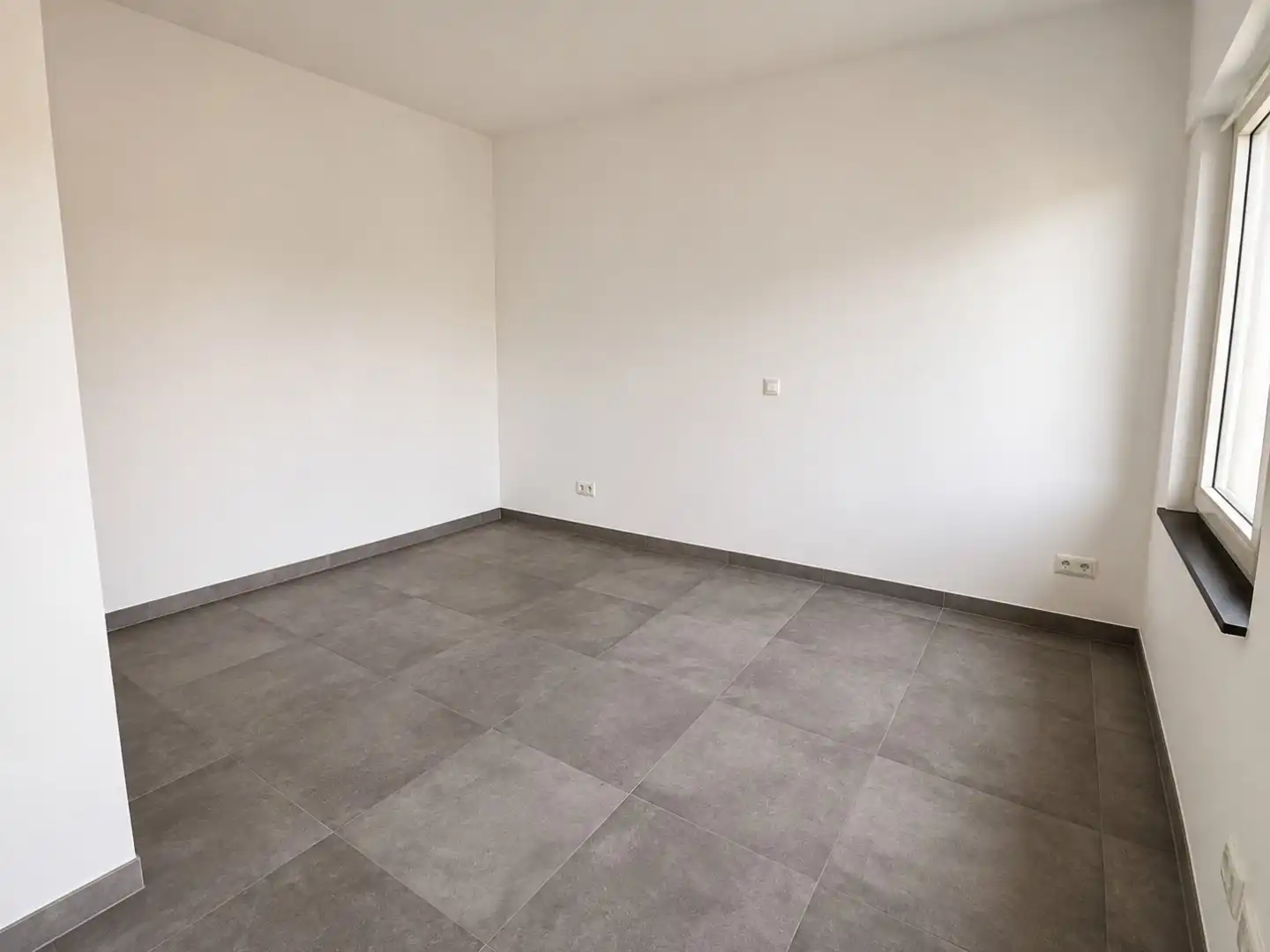 Gerenoveerde open bebouwing met drie slaapkamers, bureau en ruime tuin te huur in Merendree foto 10
