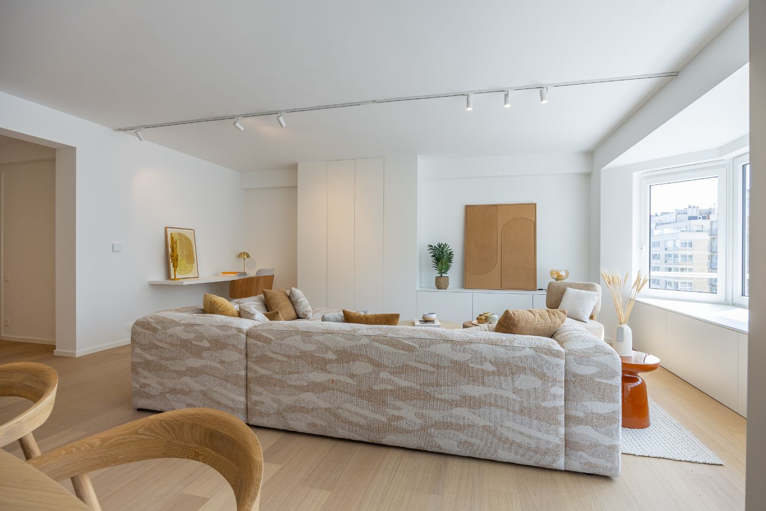 Ruim, gerenoveerd drie slaapkamer appartement in hartje Oostende foto 5