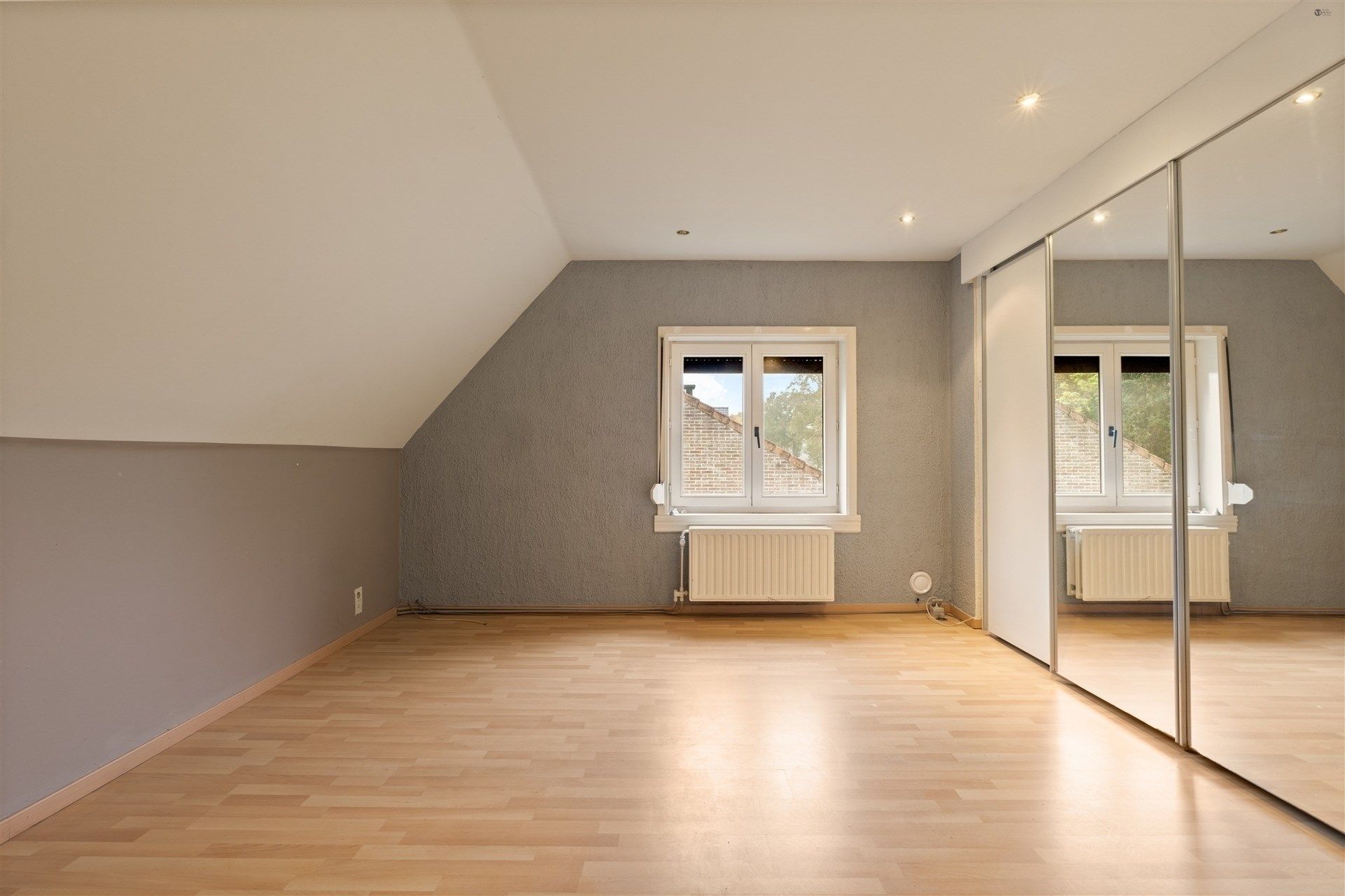 ruim en goed verzorgde woning met grote veranda  foto 13