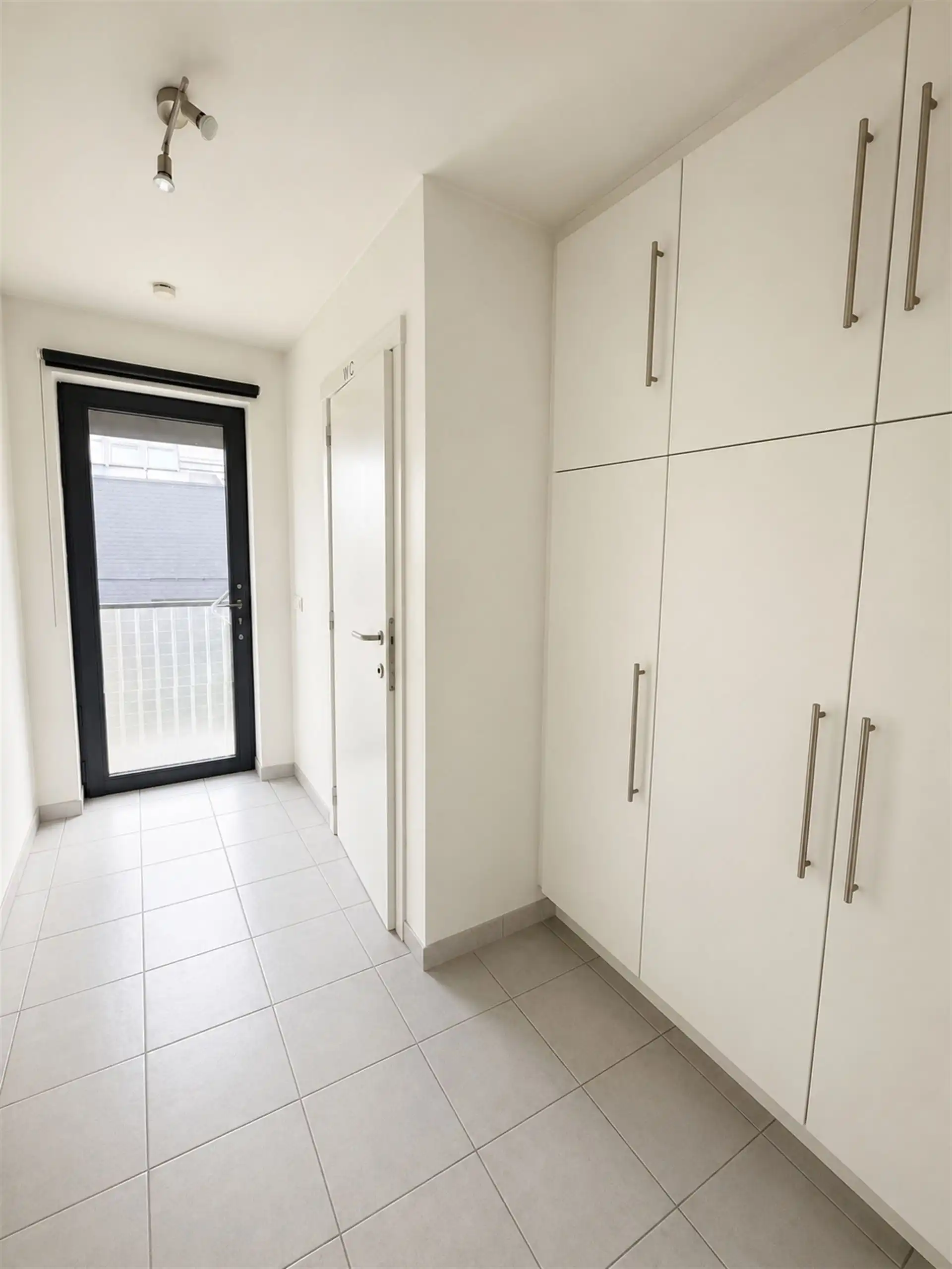 Opbrengsteigendom: handelspand en twee appartementen foto 8