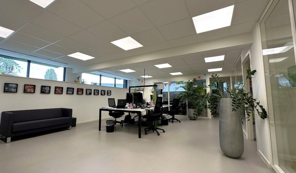 Instapklare kantoren te huur aan afrit E40 in Drongen foto 4