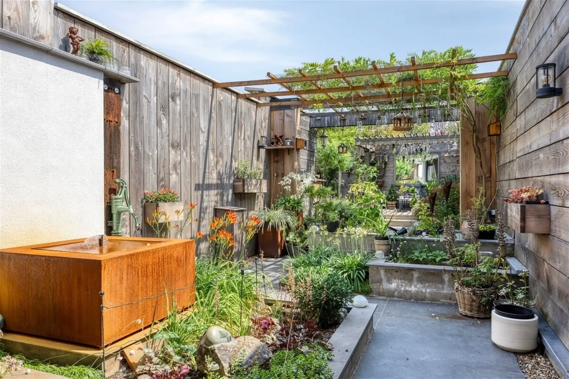 Instapklare woning met prachtige tuin foto 17