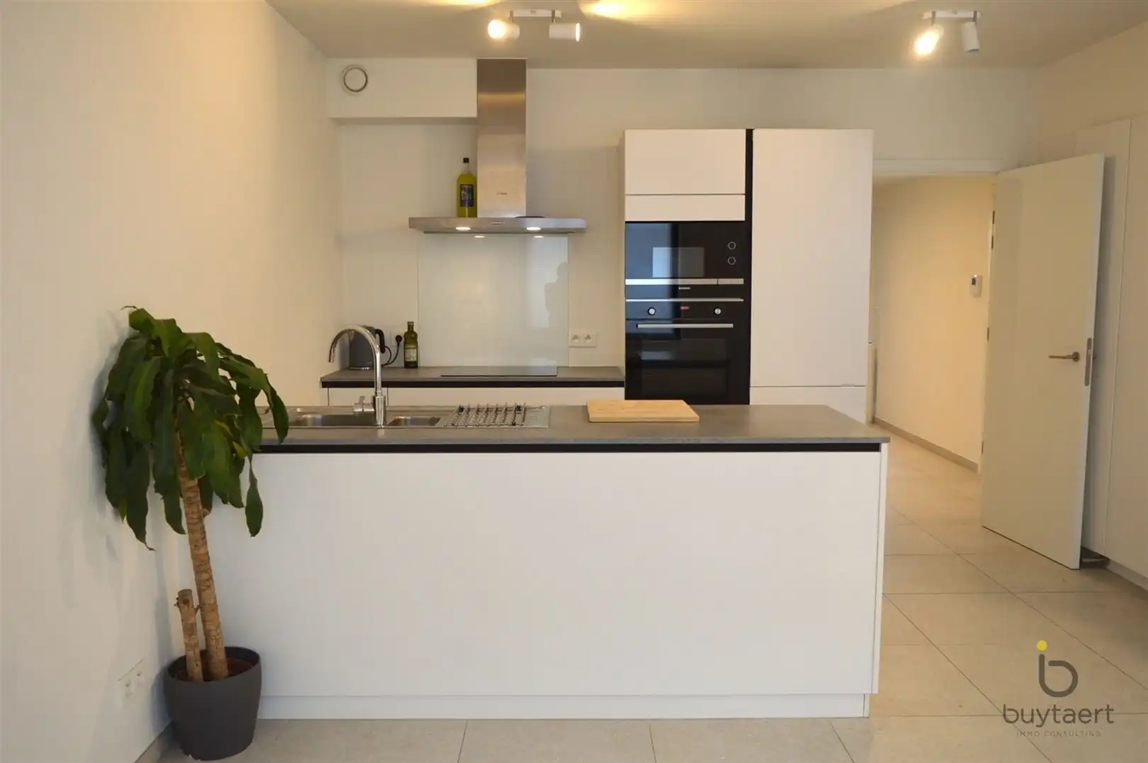 Gelijkvloers appartement met tuin te Deurne. foto 4