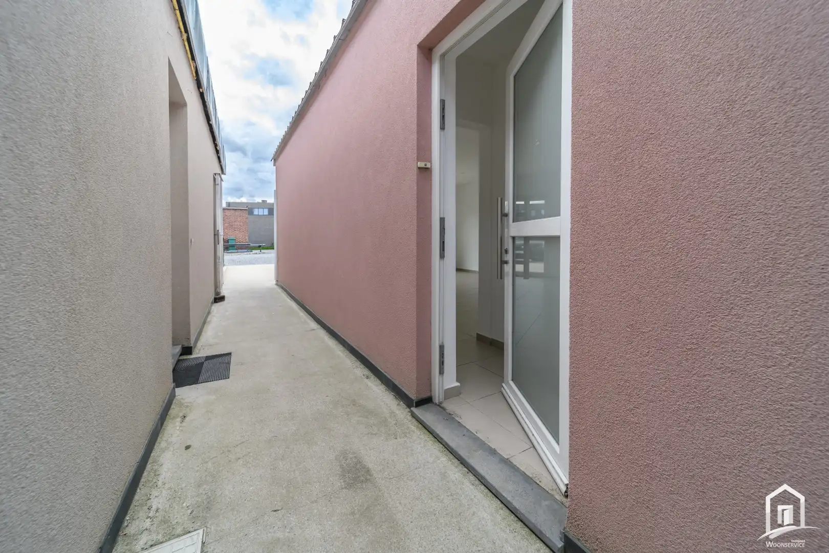 UNIEKE INVESTERING: 2 INSTAPKLARE GELIJKVLOERSE APPARTEMENTEN MET TERRAS EN STAANPLAATS foto 19