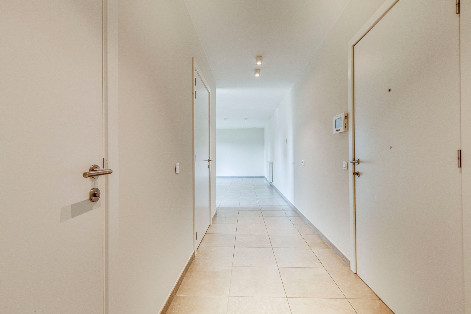 Geniet van zorgeloos comfort in deze gelijkvloerse assistentiewoning met autostaanplaats foto 8