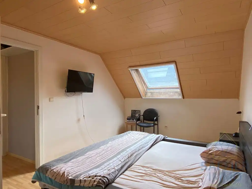 Huis met twee slaapkamers, verschillende staanplaatsen en tuin te huur in Ingelmunster foto 14