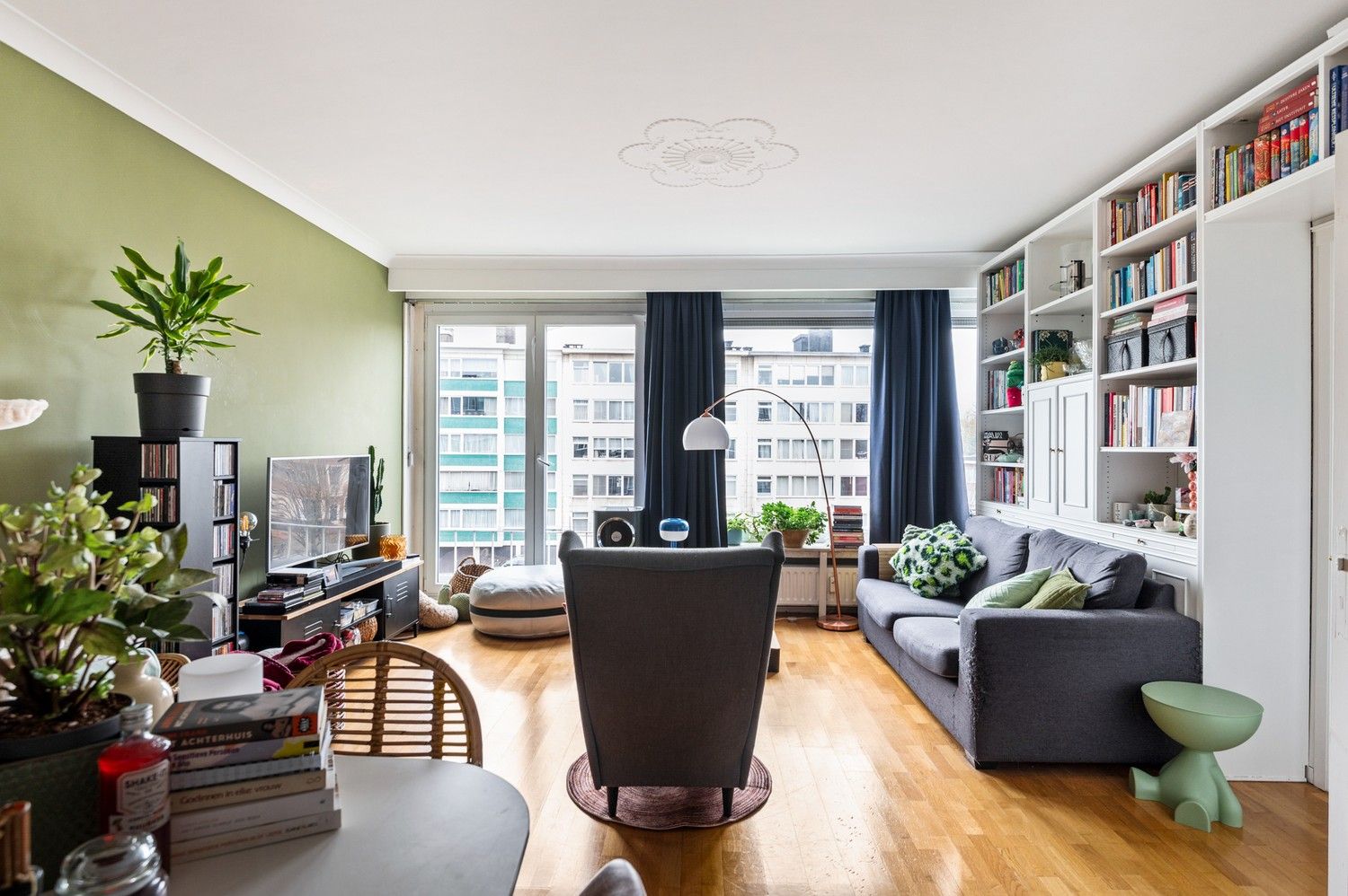 Appartement met 2 slaapkamers en kelderberging op de 3de verdieping in het centrum van Deurne! foto 7