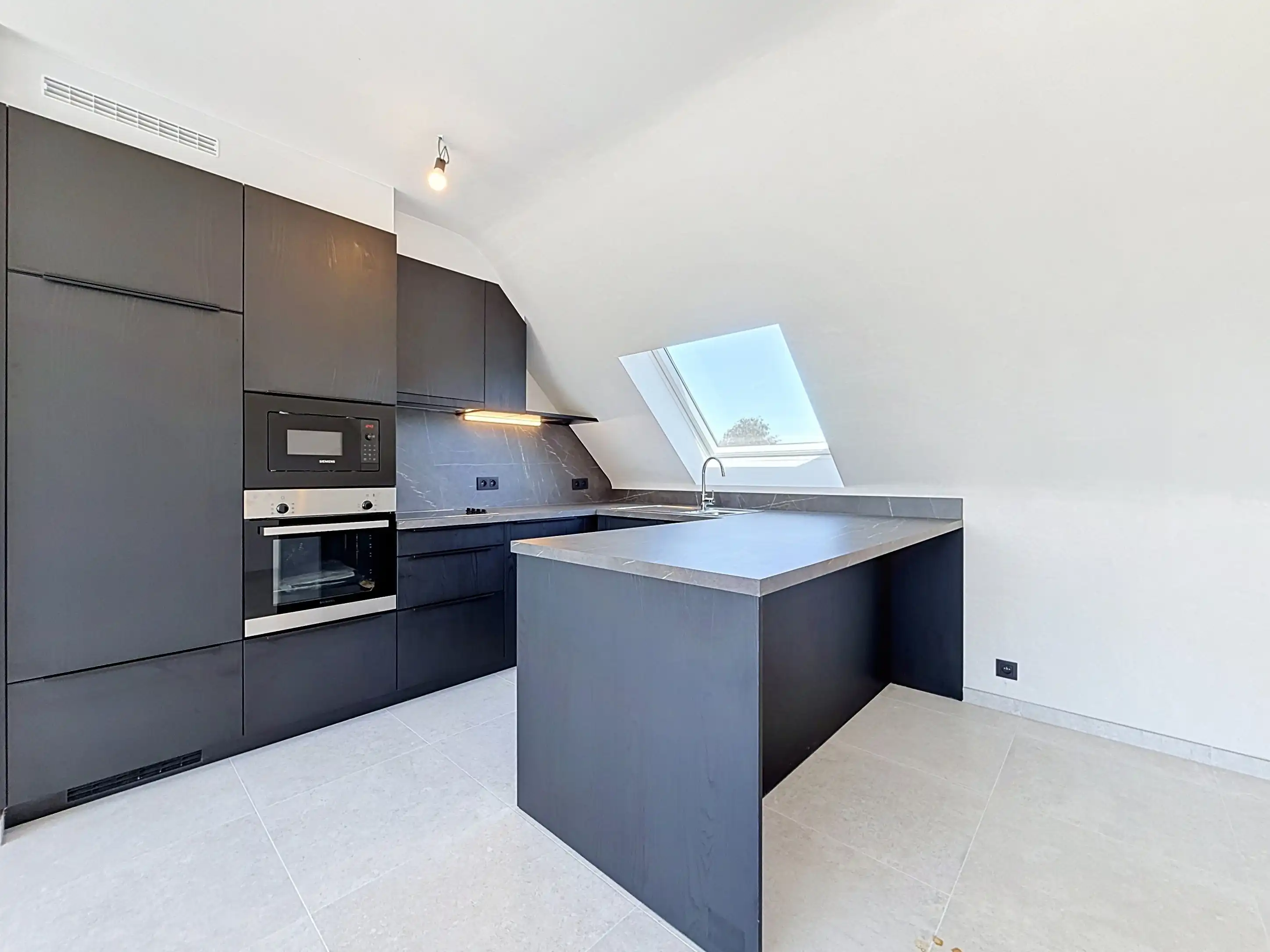 Stijlvol appartement te koop in Spiere-Helkijn met 3 slaapkamers en moderne voorzieningen! foto 5