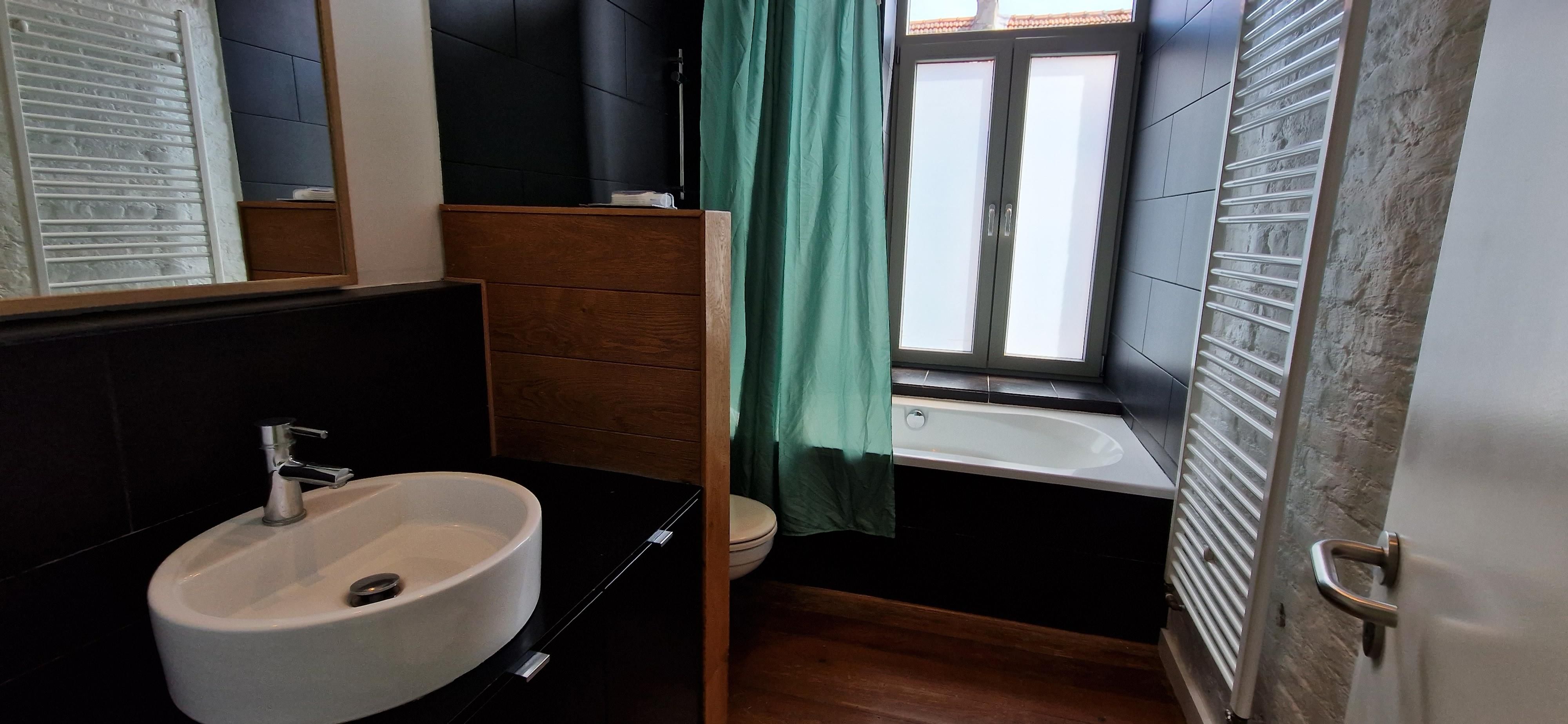 Karaktervolle HERENWONING met mooie leefruimten, 4 slaapkamers en een rustgevende tuin  op 1 are 70 ca.   foto 25