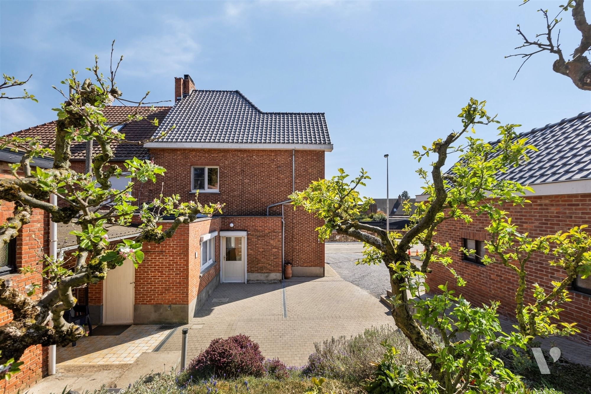Karaktervolle woning met mooie tuin foto 28