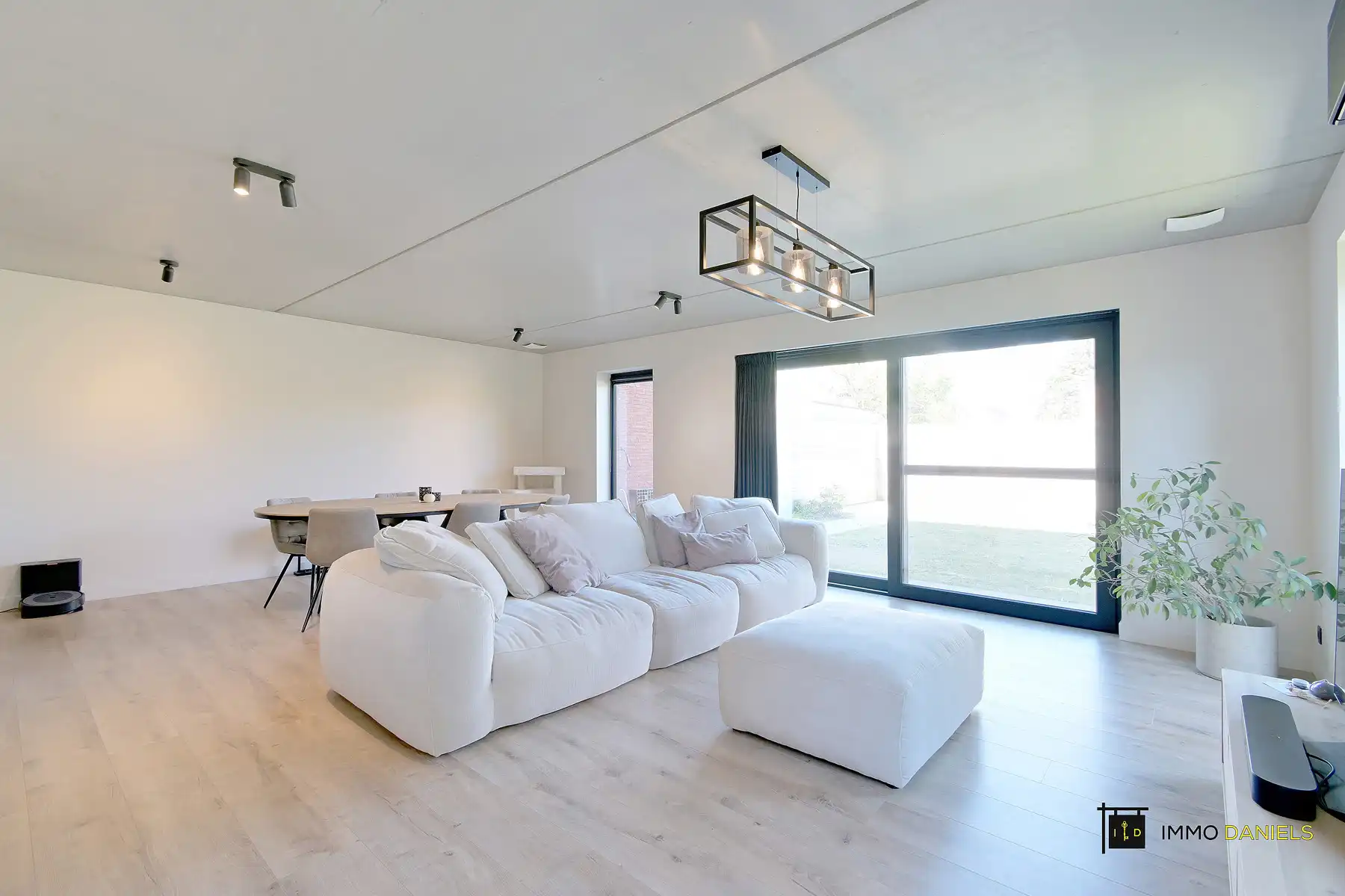 Moderne, energiezuinige woning met tuin in rustige woonwijk foto 4