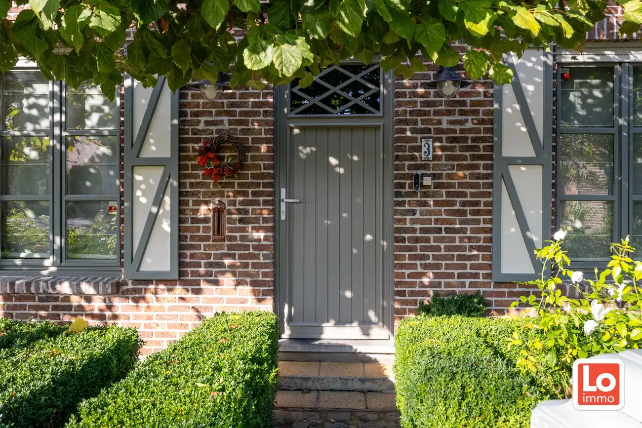 VERKOCHT! Charmante halfopen woning met inpandige garage op een rustige en groene locatie in Beervelde! foto 2