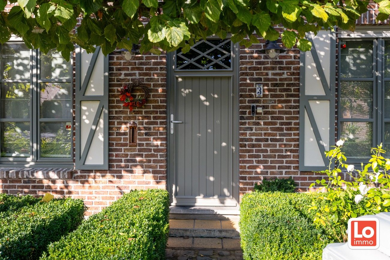 Charmante halfopen woning met inpandige garage op een rustige en groene locatie in Beervelde! foto 2