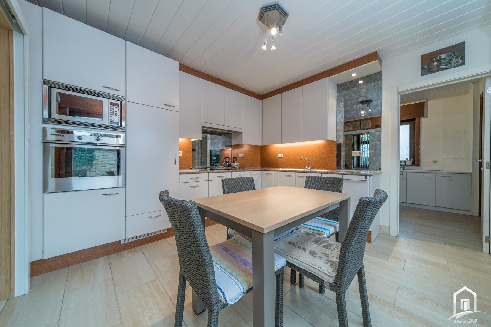 Zeer degelijke, ruime en gezellige viergevelwoning foto 11