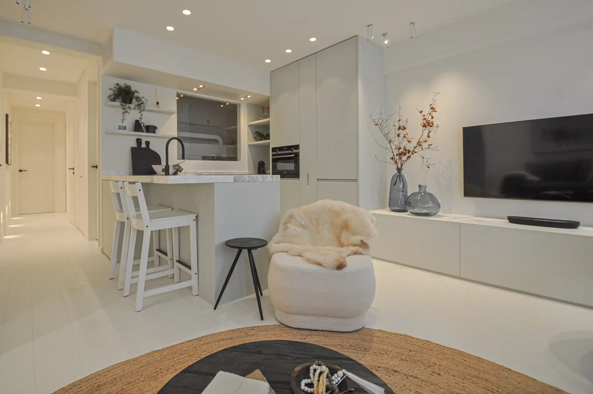 Volledig gerenoveerd appartement met een mooi zijdelings zeezicht gelegen in het Zoute. foto 4