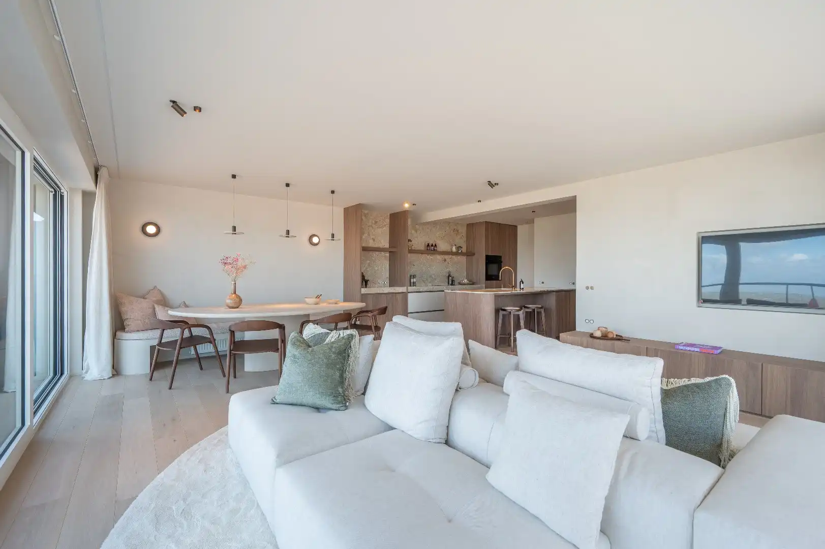 Luxueus gerenoveerd hoekappartement met terrassen en frontaal zeezicht foto 7