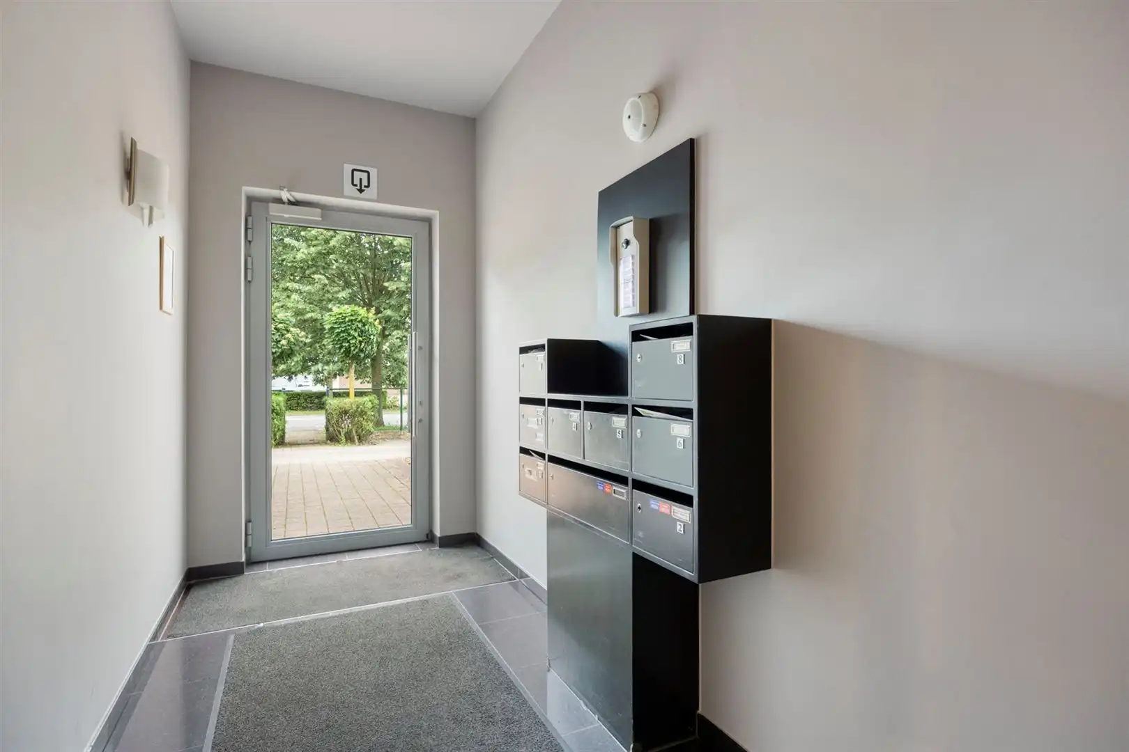TE KOOP: Instapklaar duplexappartement met 3 slaapkamers en prachtig terras in hartje Zolder! foto 4