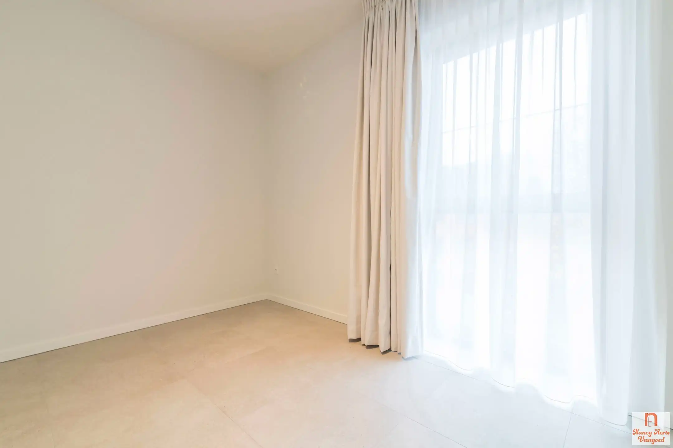 Instapklaar appartement met tuin en carport op toplocatie foto 16