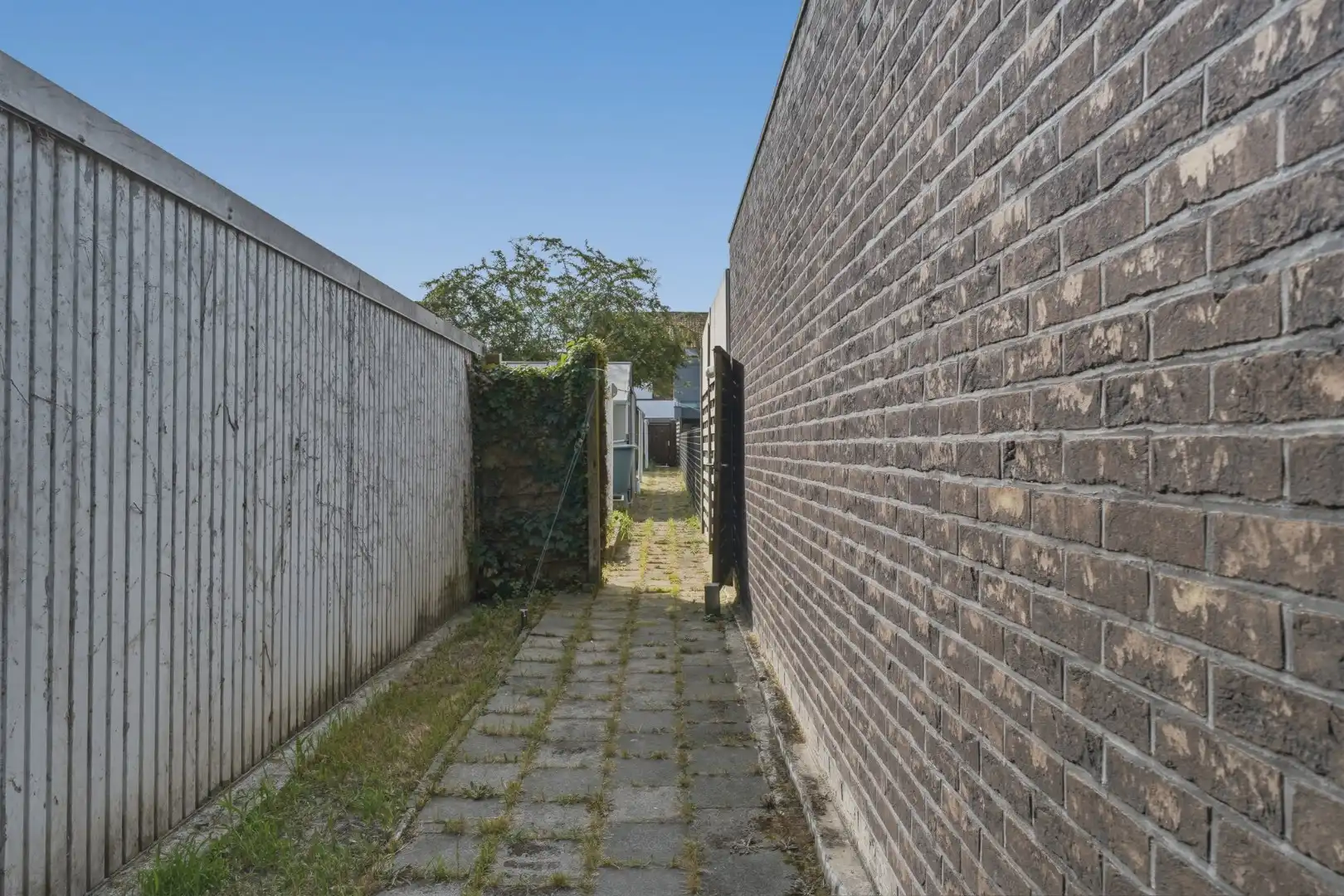Goed onderhouden rijwoning nabij de Groene Kouter in Zwevegem foto 23