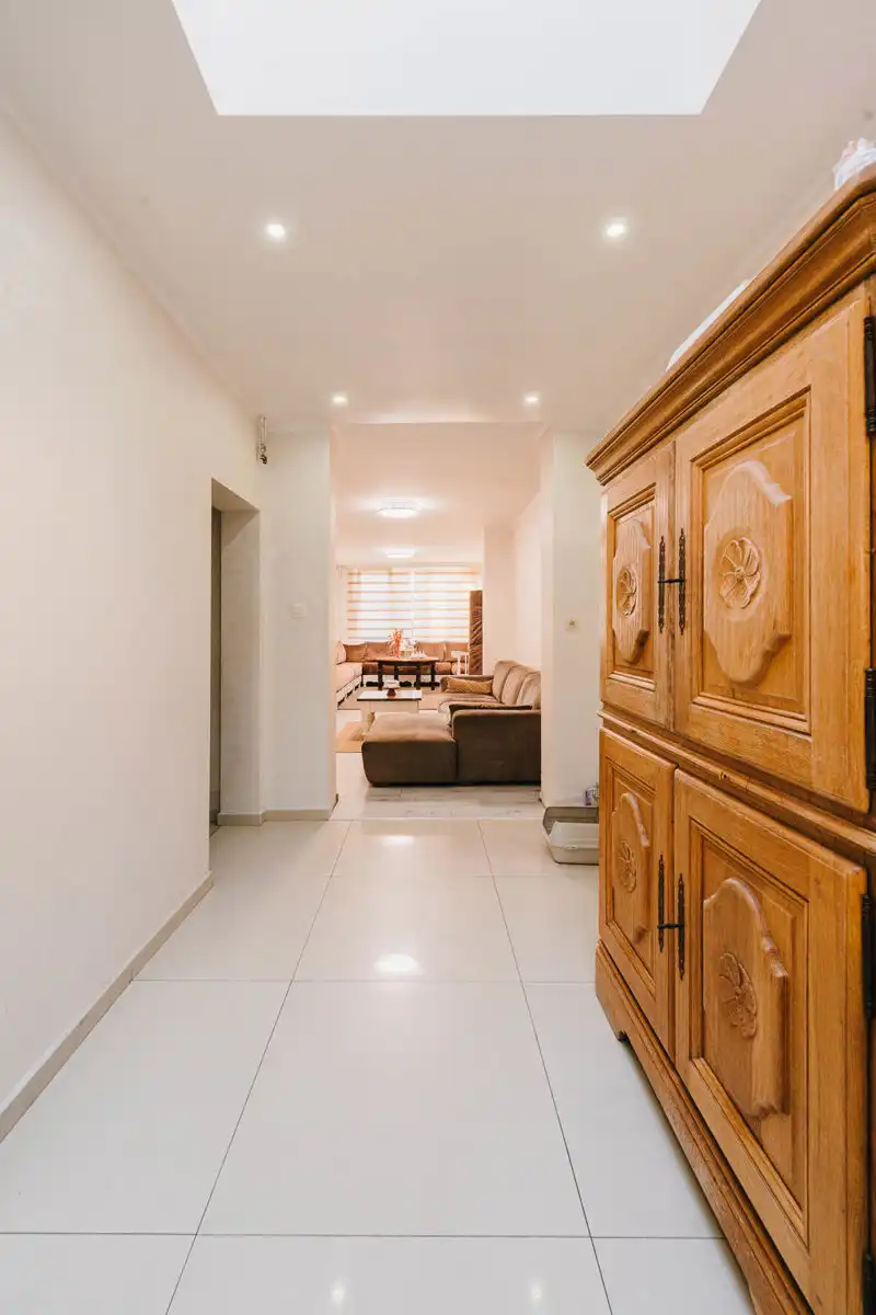 Verrassend ruime woning met sfeervolle leefruimte foto 5