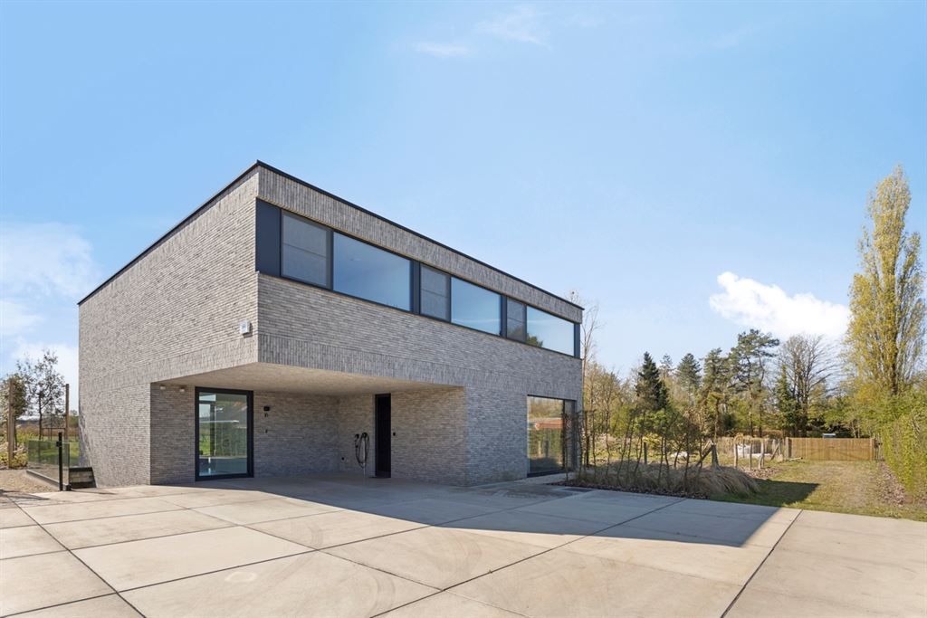 Hypermoderne villa op een echte toplocatie foto 3