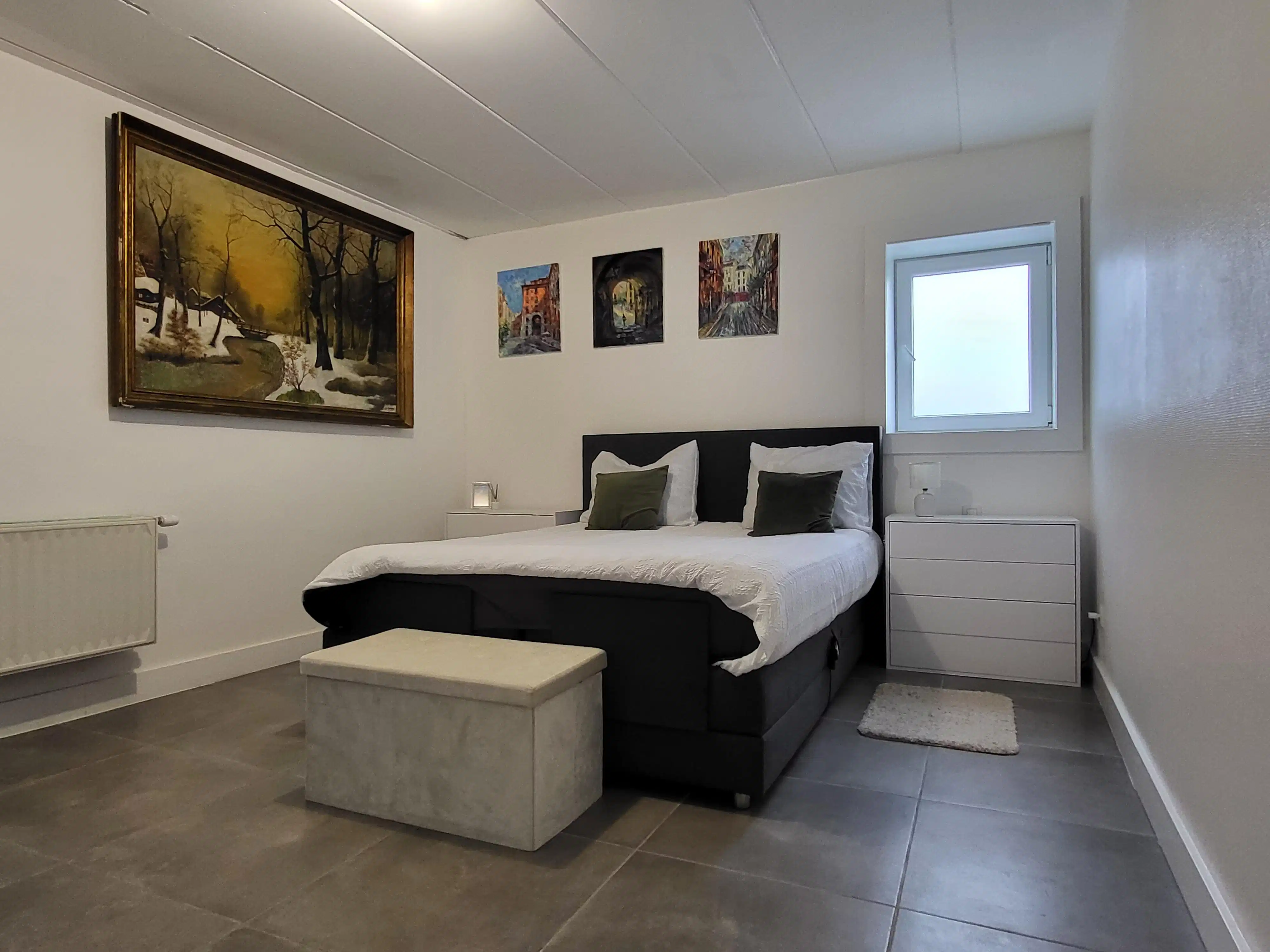 In het landelijke Roborst, een deelgemeente van Zwalm in de prachtige Vlaamse Ardennen, bevindt zich deze ruime en volledig gerenoveerde woning op een perceel van 1.143 m².  foto 16