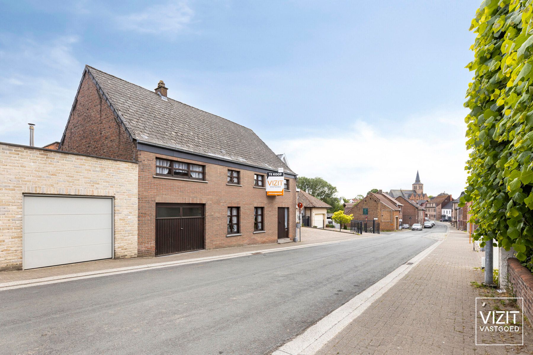 Ruim te renoveren woonhuis met bijgebouwen foto 2