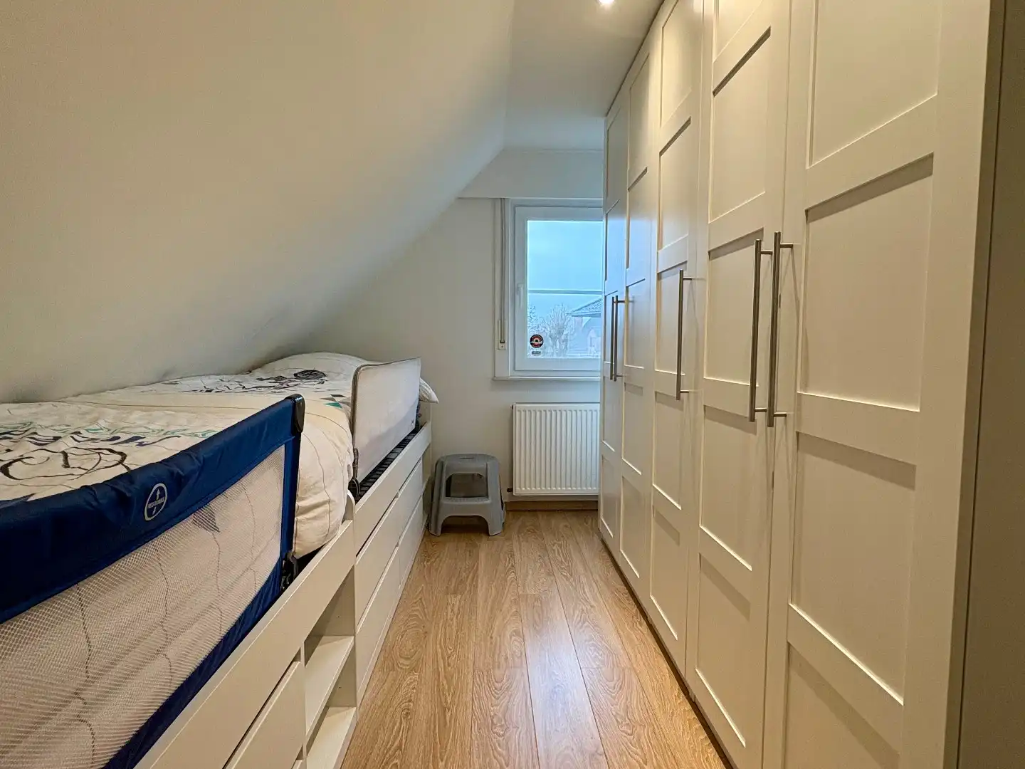 Recentbouw op uiterst rustige ligging met 3 slks, inpandige garage en grote oprit. foto 10