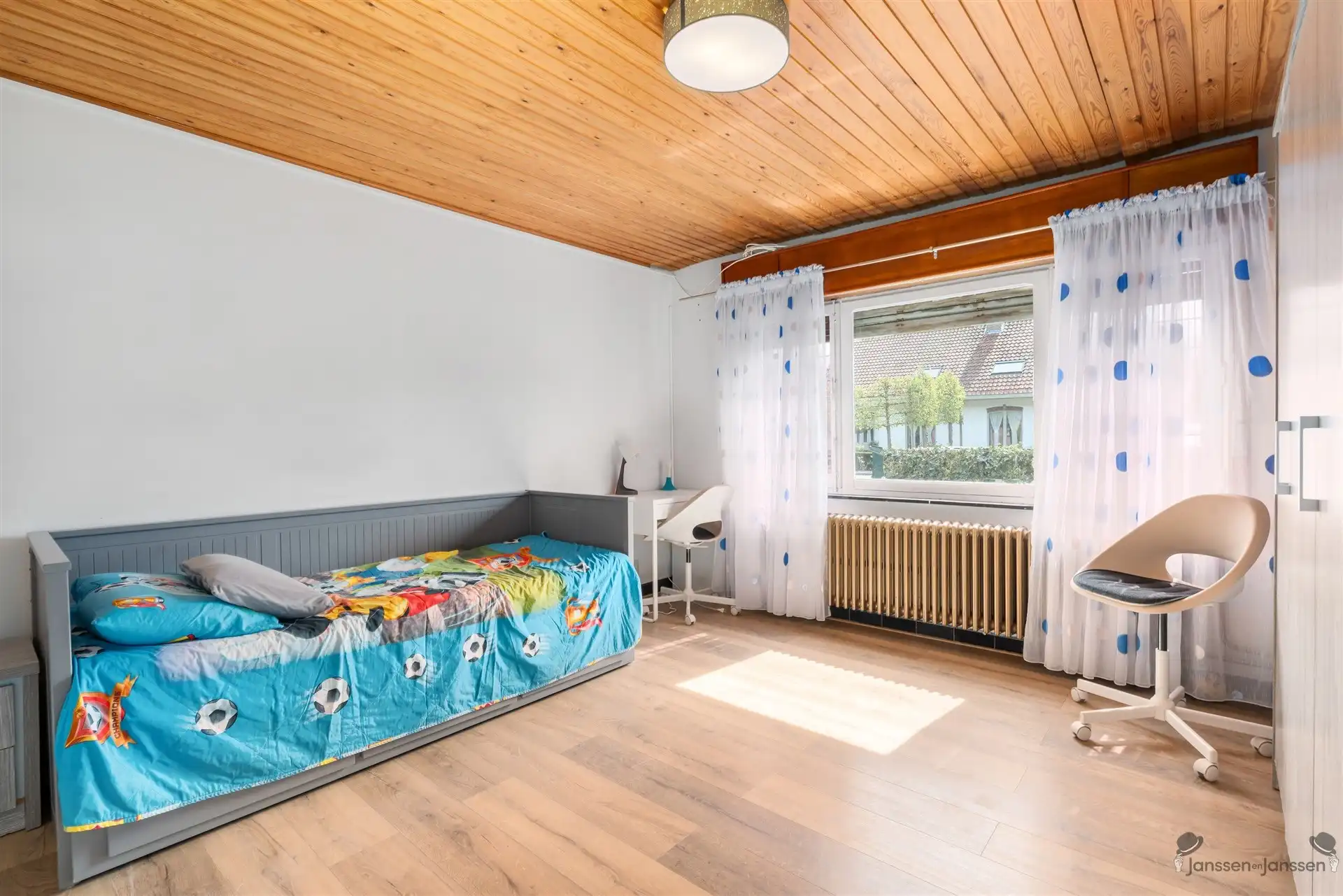 Vrijstaande woning met modern bijgebouw en renovatiepotentieel in groen Beverlo foto 10