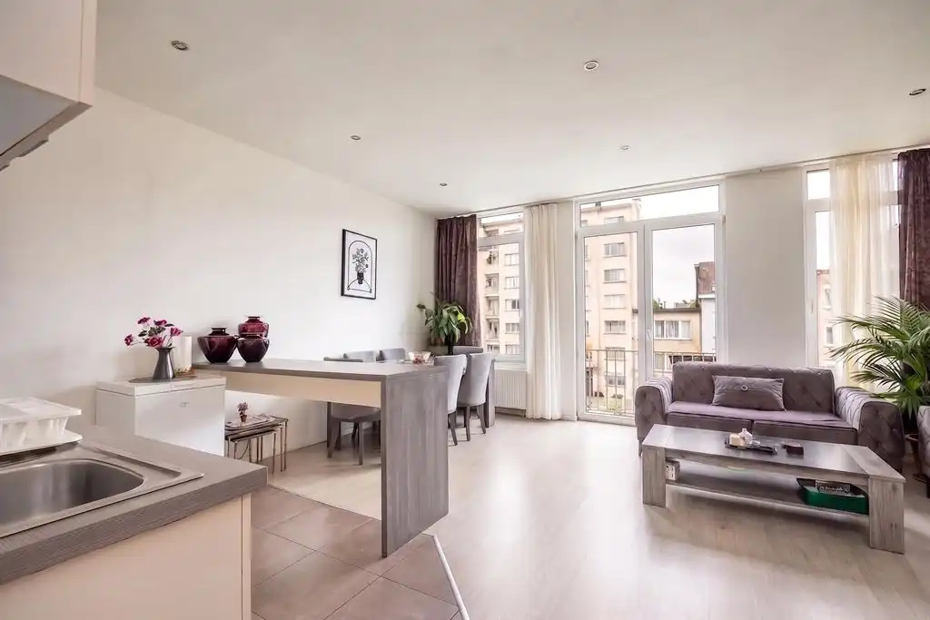 Instapklaar appartement met 2 buitenruimtes foto {{pictureIndex}}