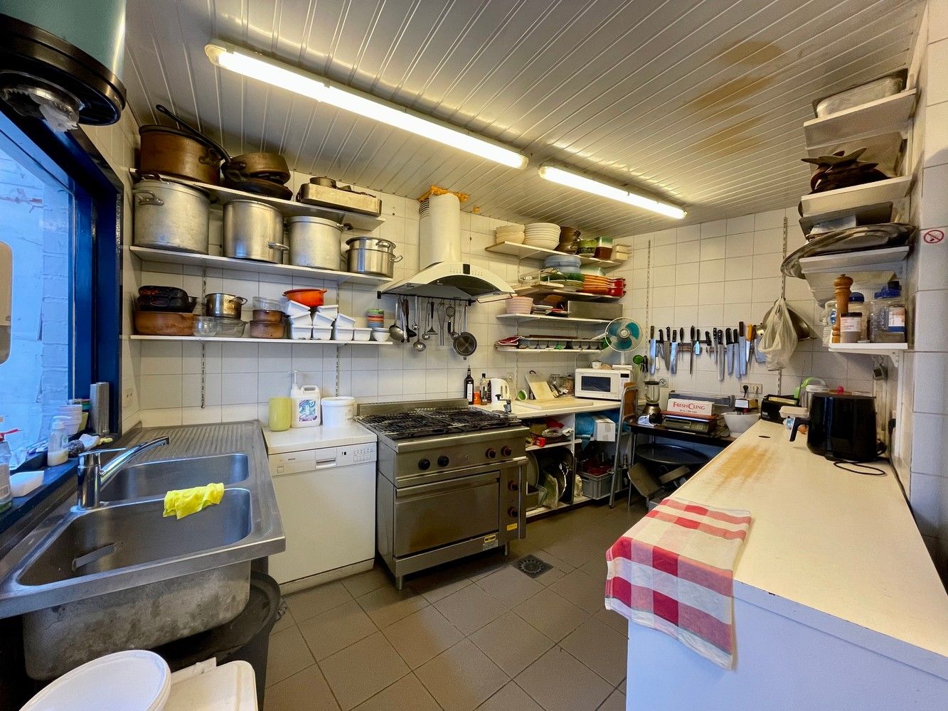 Handelspand met mogelijke woonst in het centrum te Halle. foto 9