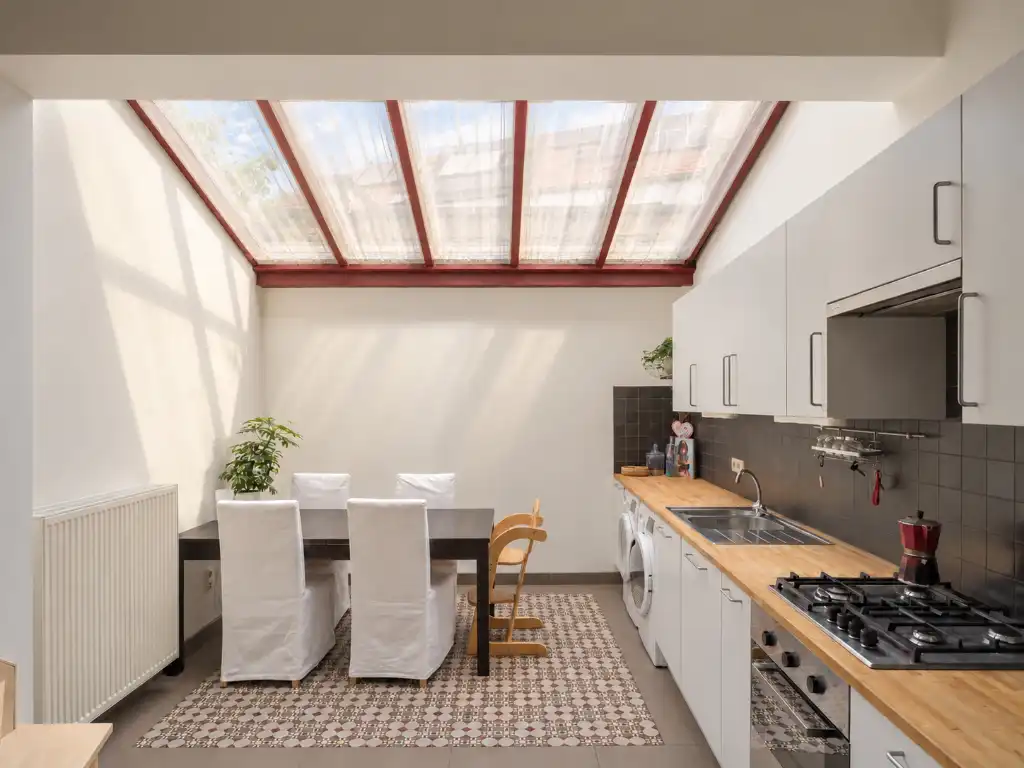 Instapklare stadswoning (EPC B) met twee slaapkamers, rustig gelegen nabij de Coupure foto 5