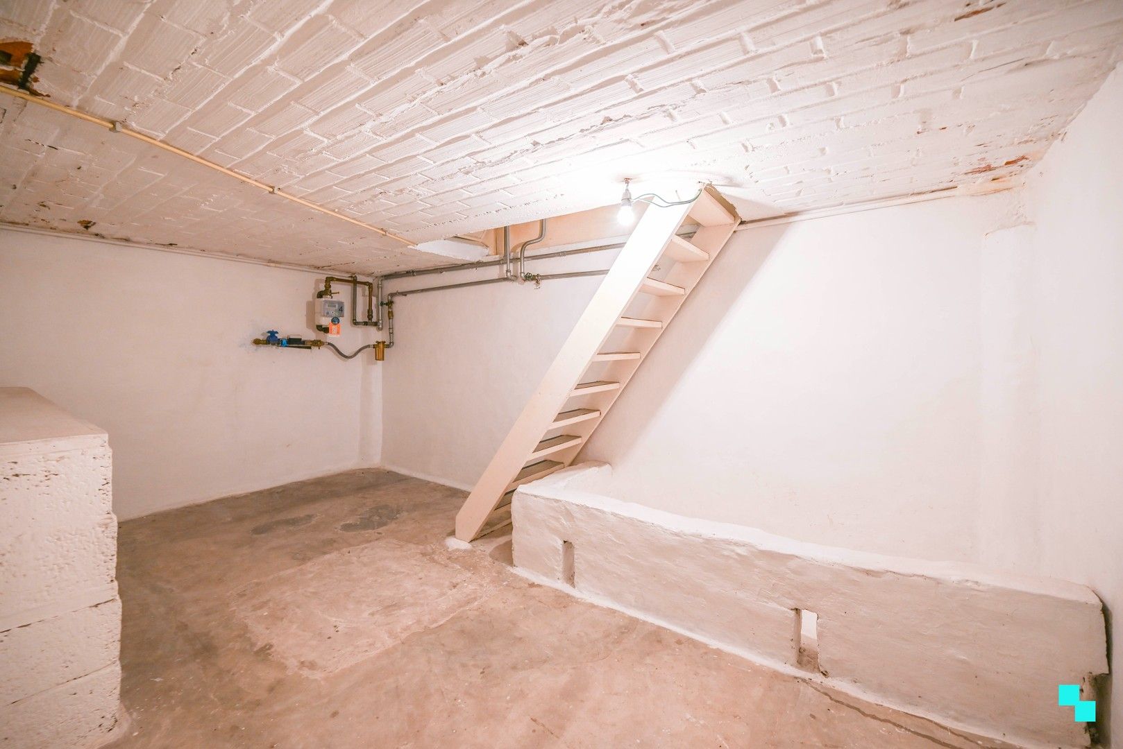 Ruime woning met garage in het centrum van Meulebeke foto 12