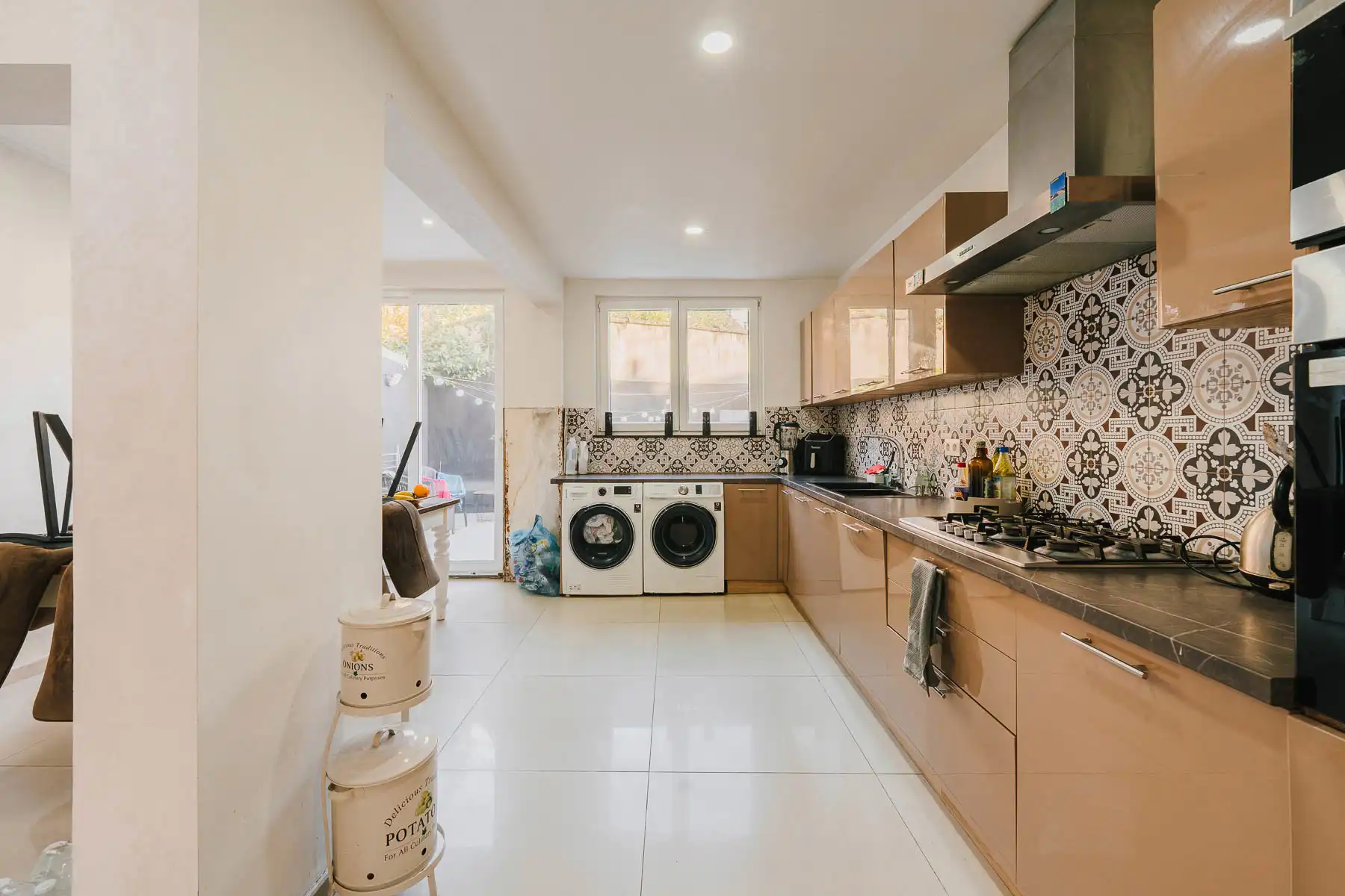 Verrassend ruime woning met sfeervolle leefruimte foto 6