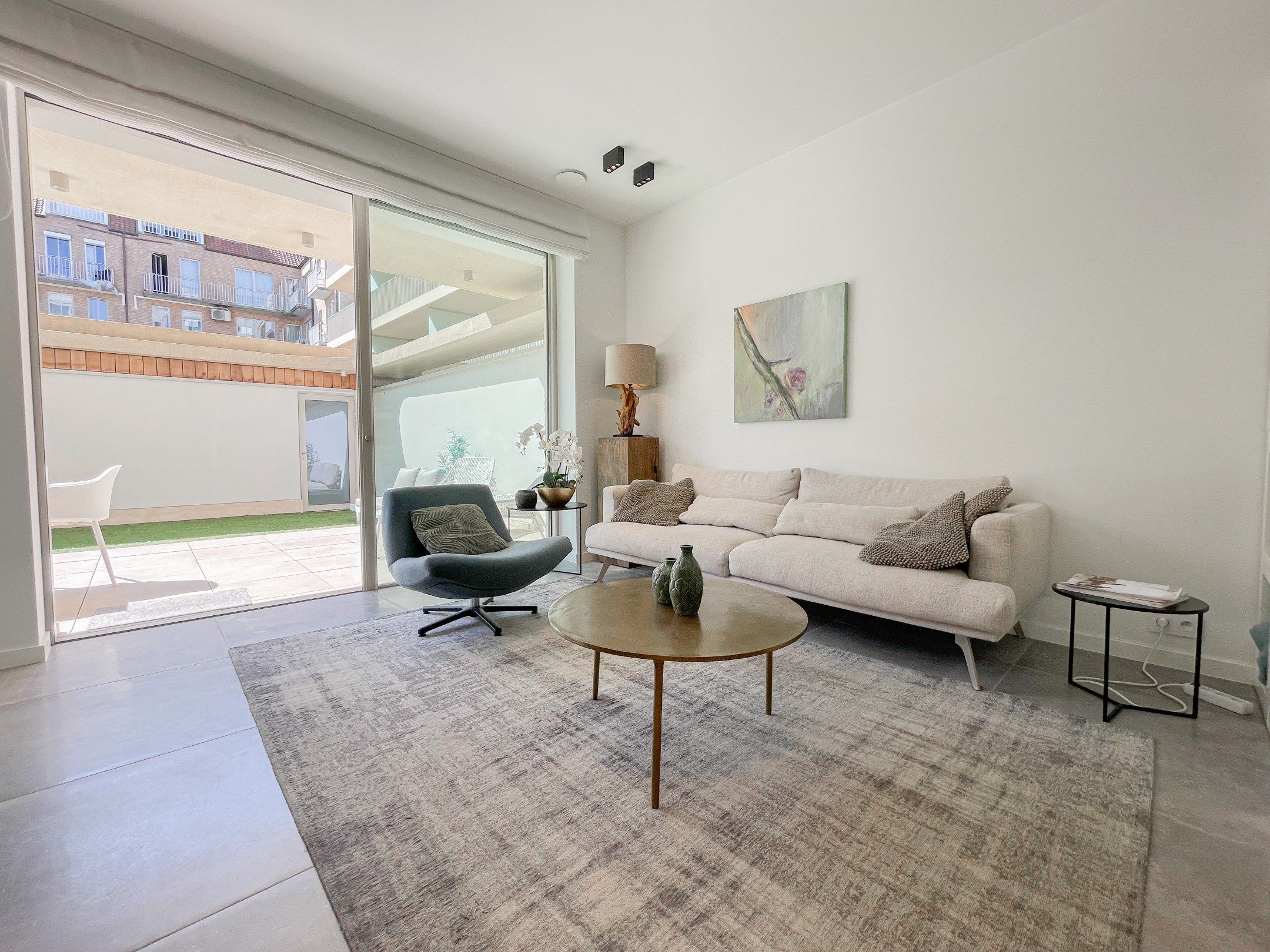 Subliem, luxueus tuinappartement met dubbele garage, rustig gelegen in een standingvolle residentie. foto 3