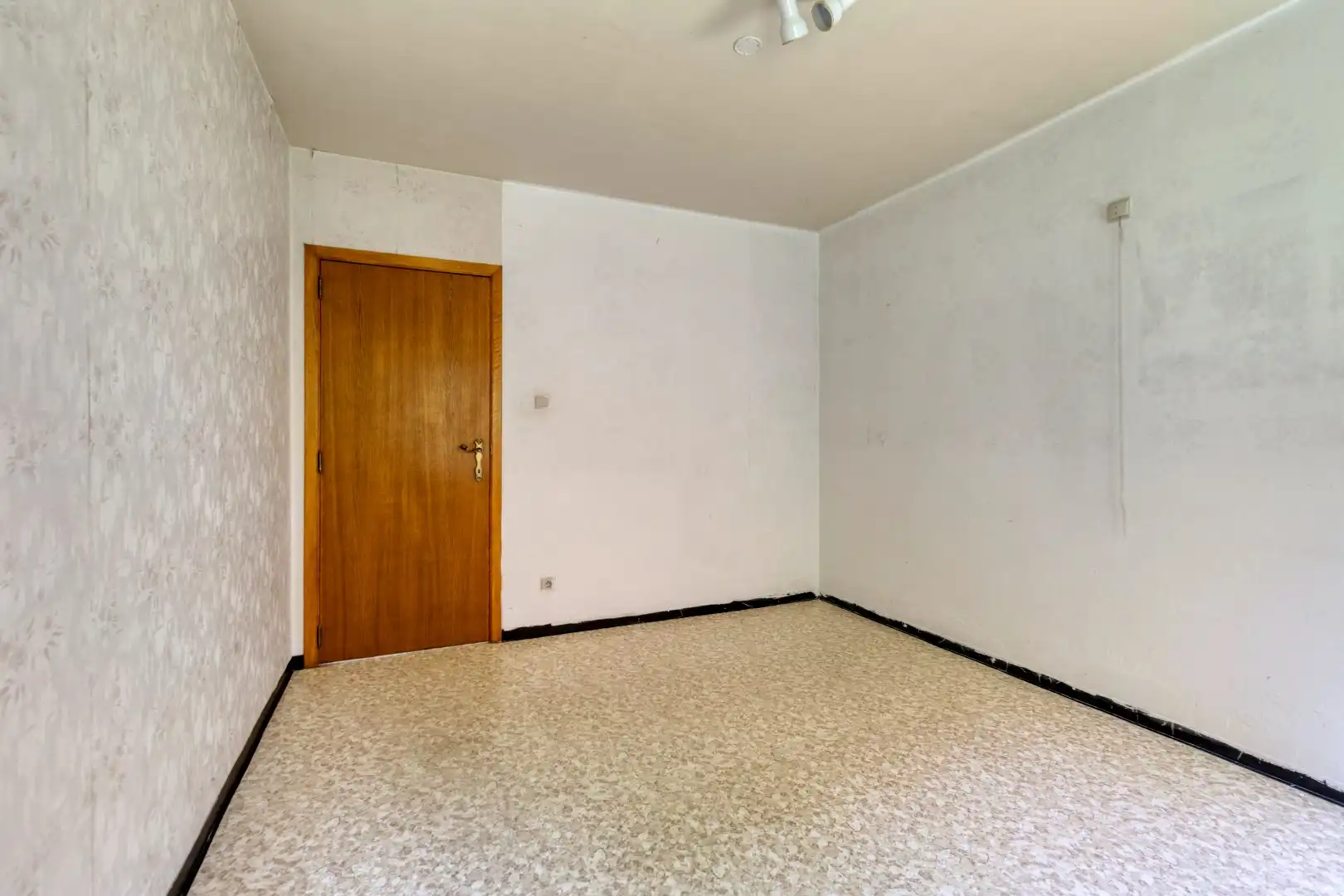 Te renoveren woning met 4 slpks, rustig gelegen in Hulsen op 3.675 m² !  foto 16