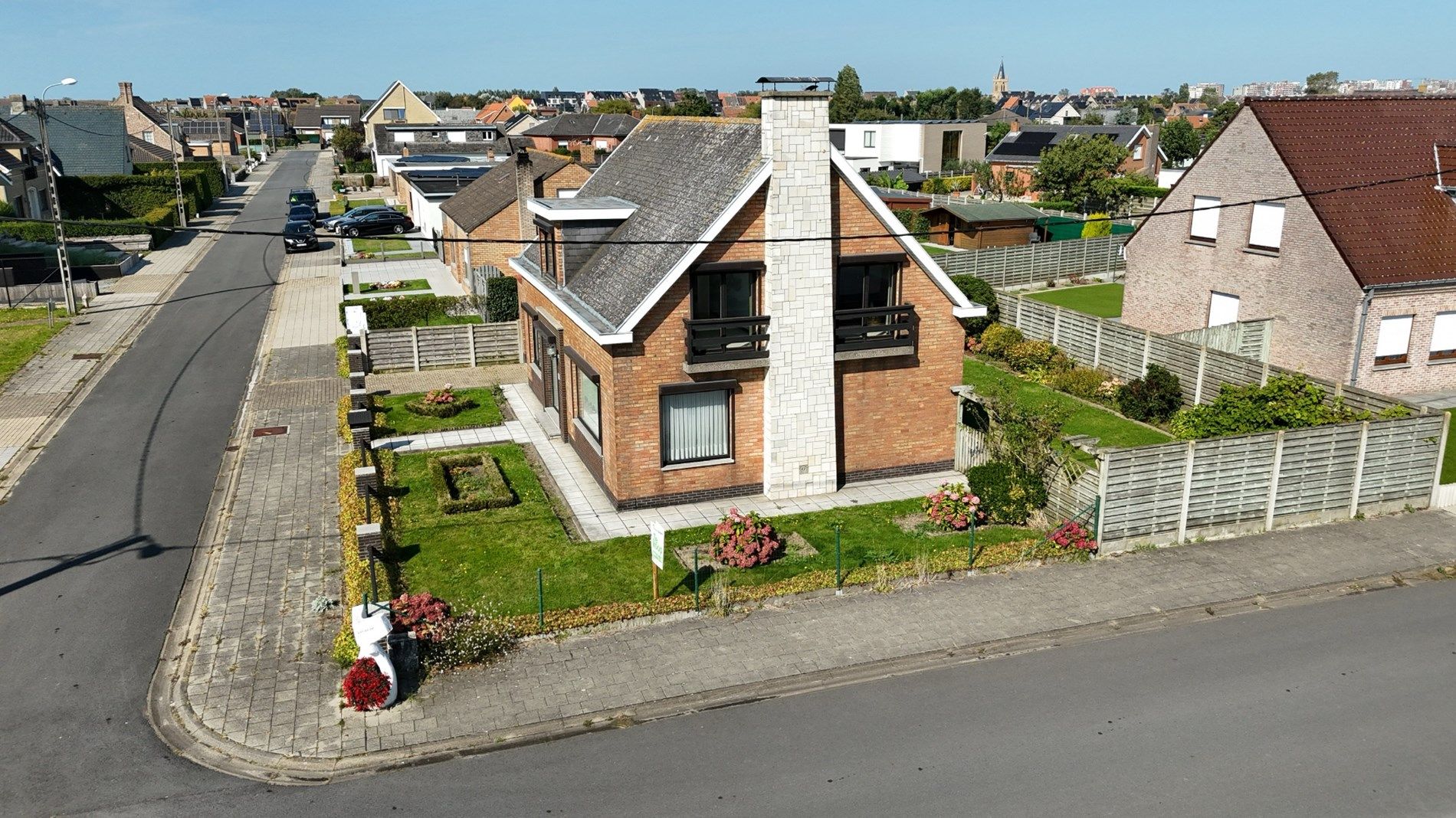 Alleenstaande woning met 4 slaapkamers en garage te Westende  foto 4