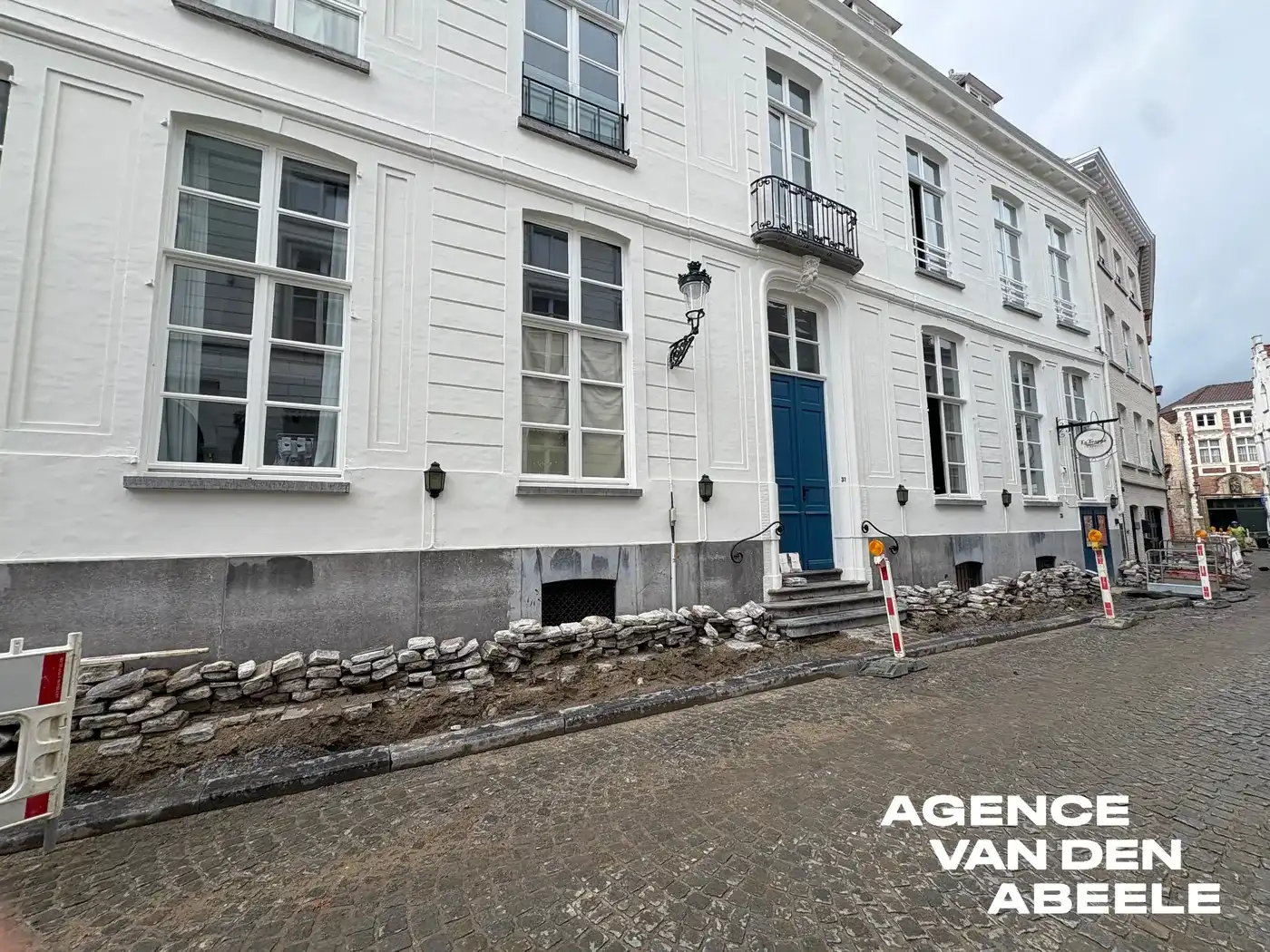 Gemeubelde studio met 1 slaapkamer in het hart van Brugge foto {{pictureIndex}}