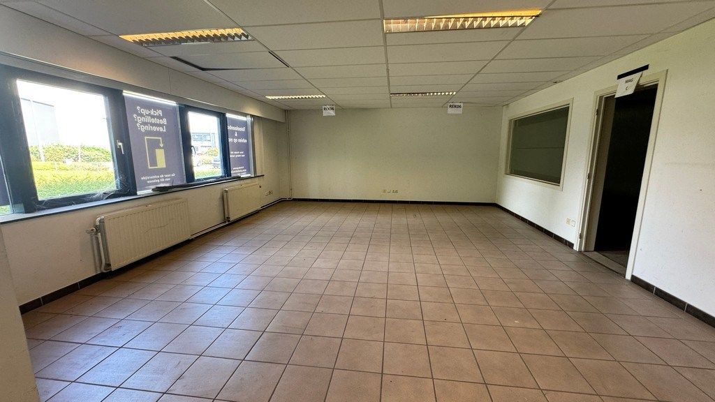 Magazijn met kantoren te Kontich foto 5