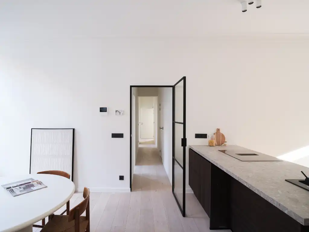 Stijlvol gerenoveerd 2-slaapkamerappartement met zonnig terras in het centrum van Gent foto 7