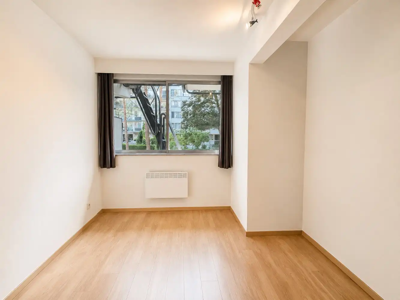 RUIM APPARTEMENT AAN DE STADSRAND foto 7