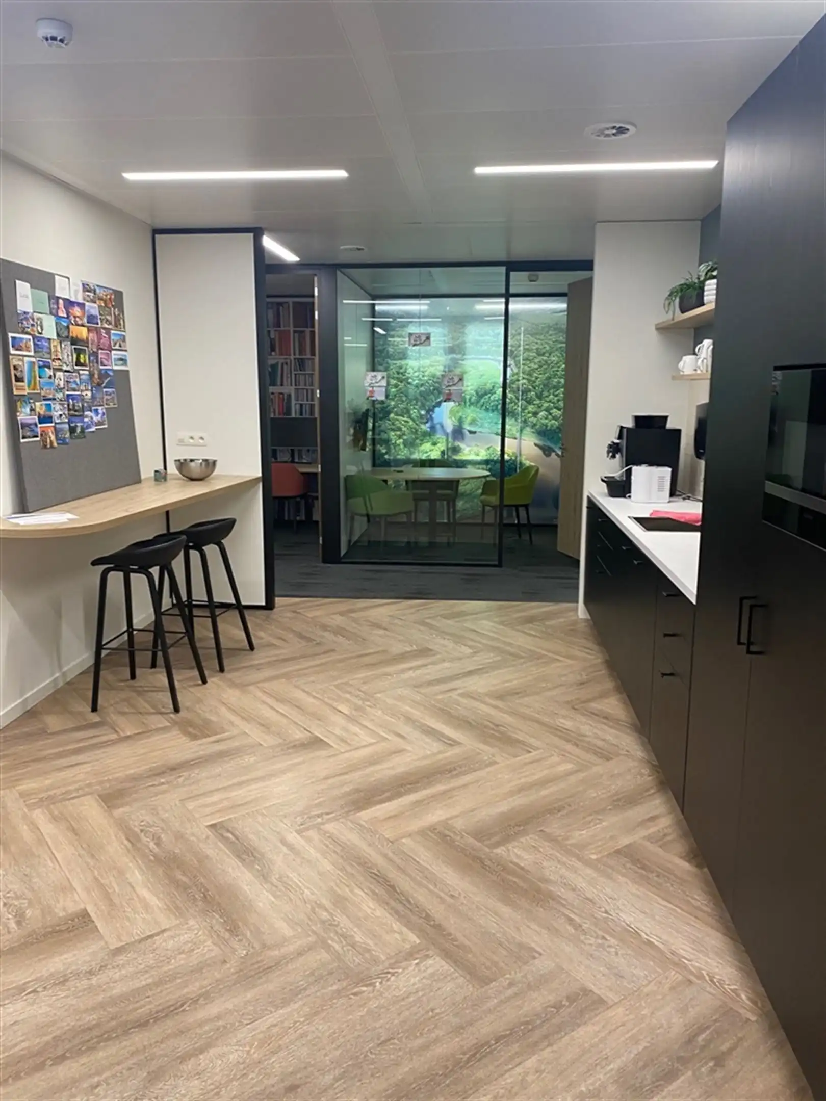 TWIN SQUARES - 984m² instapklaar foto 22